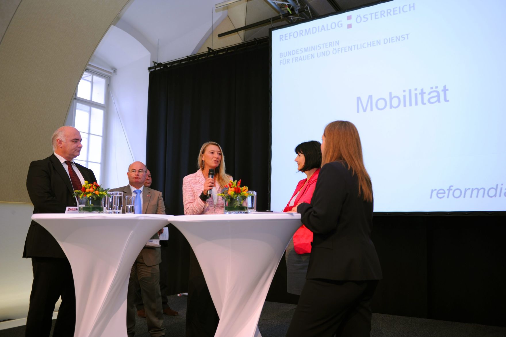 Am 18. Oktober 2012 fand die Verwaltungsmesse unter der Schirmherrschaft von Bundesministerin Gabriele Heinisch-Hosek im MuseumsQuartier in Wien statt. Impressionen vom Reformdialog &Ouml;sterreich.