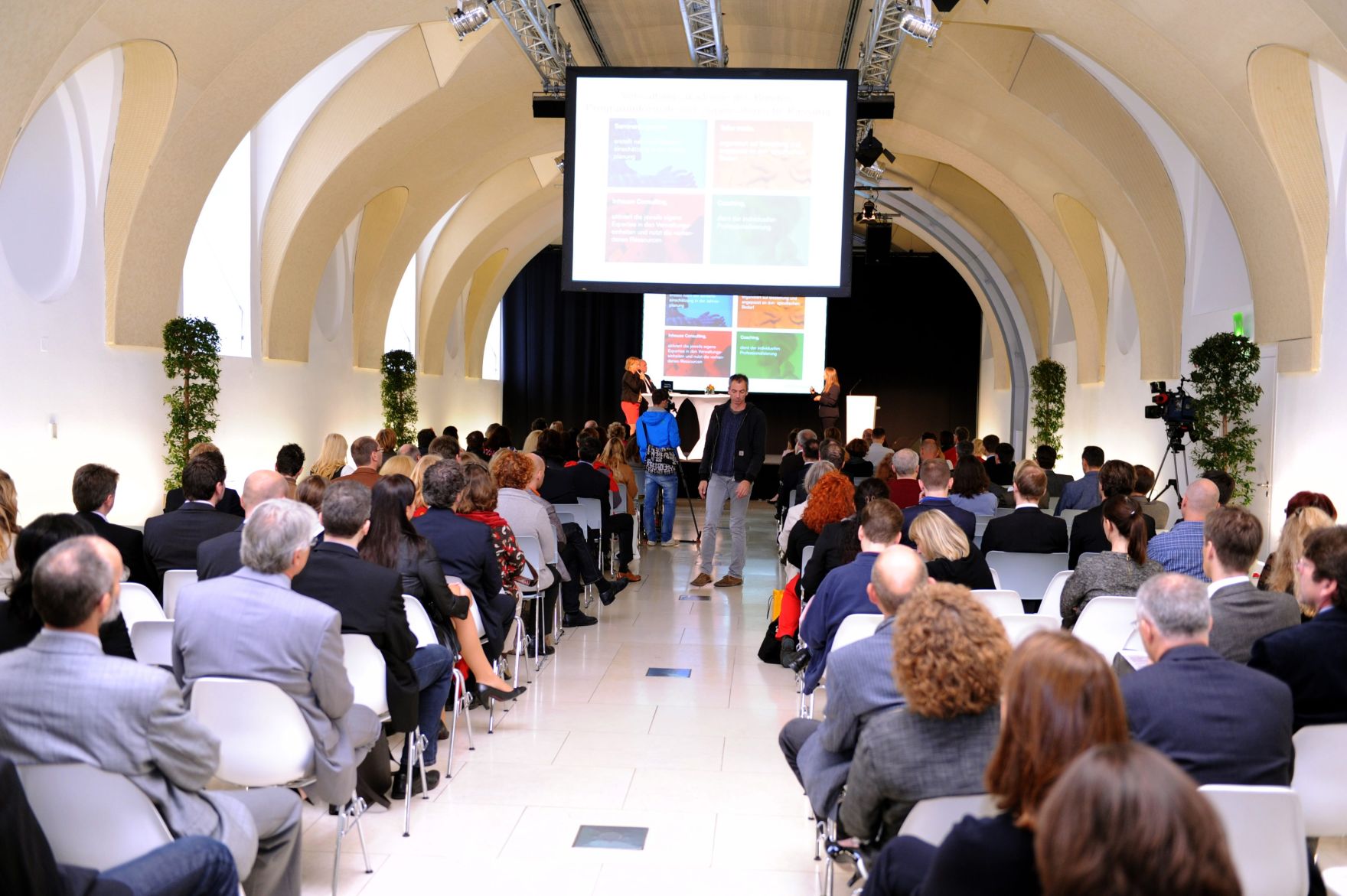 Am 18. Oktober 2012 fand die Verwaltungsmesse unter der Schirmherrschaft von Bundesministerin Gabriele Heinisch-Hosek im MuseumsQuartier in Wien statt. Impressionen vom Reformdialog &Ouml;sterreich.