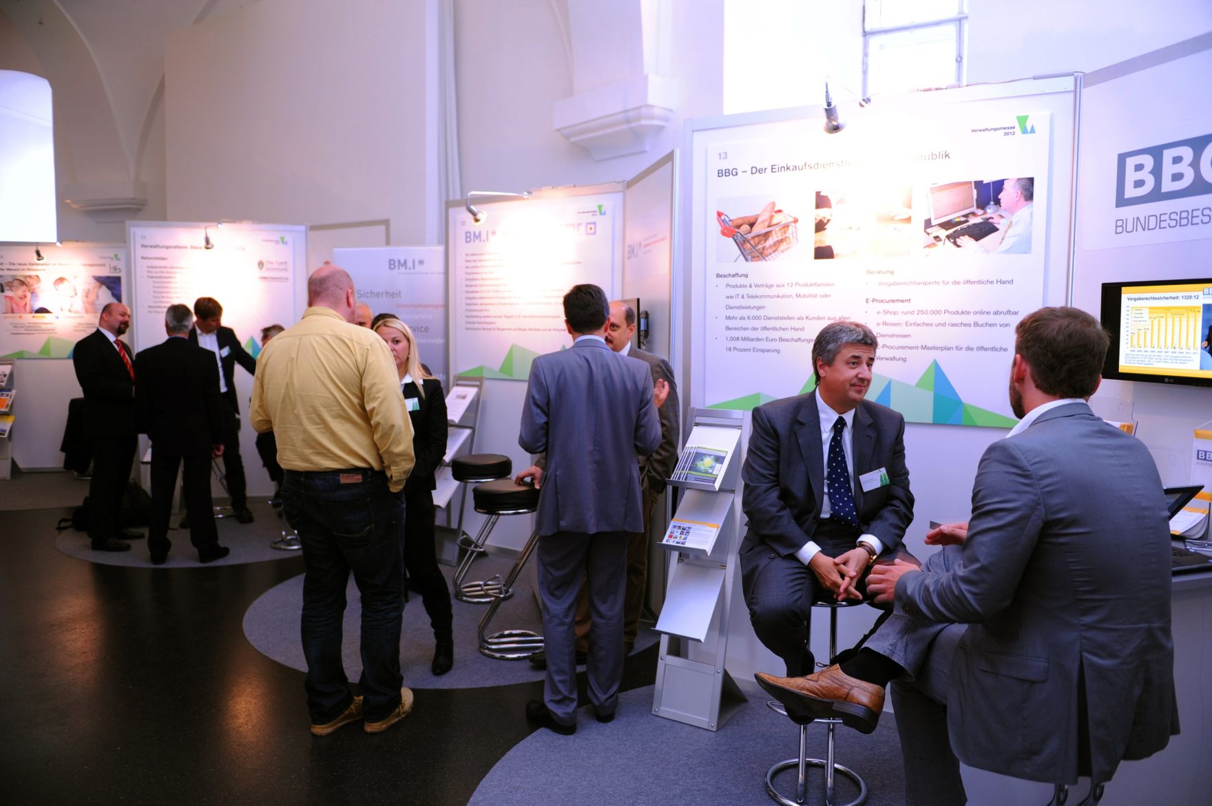Am 18. Oktober 2012 fand die Verwaltungsmesse unter der Schirmherrschaft von Bundesministerin Gabriele Heinisch-Hosek im MuseumsQuartier in Wien statt. Impressionen von den Ausstellerst&auml;nden bei der 2. Verwaltungsmesse.