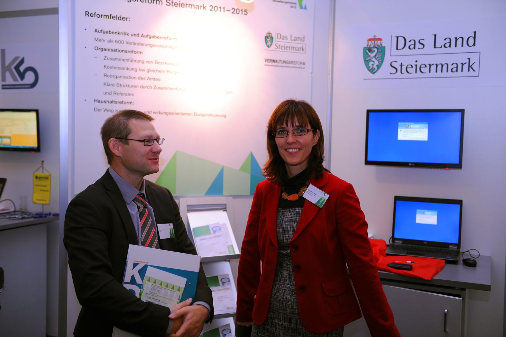 Am 18. Oktober 2012 fand die Verwaltungsmesse unter der Schirmherrschaft von Bundesministerin Gabriele Heinisch-Hosek im MuseumsQuartier in Wien statt. Impressionen von den Ausstellerst&auml;nden bei der 2. Verwaltungsmesse.