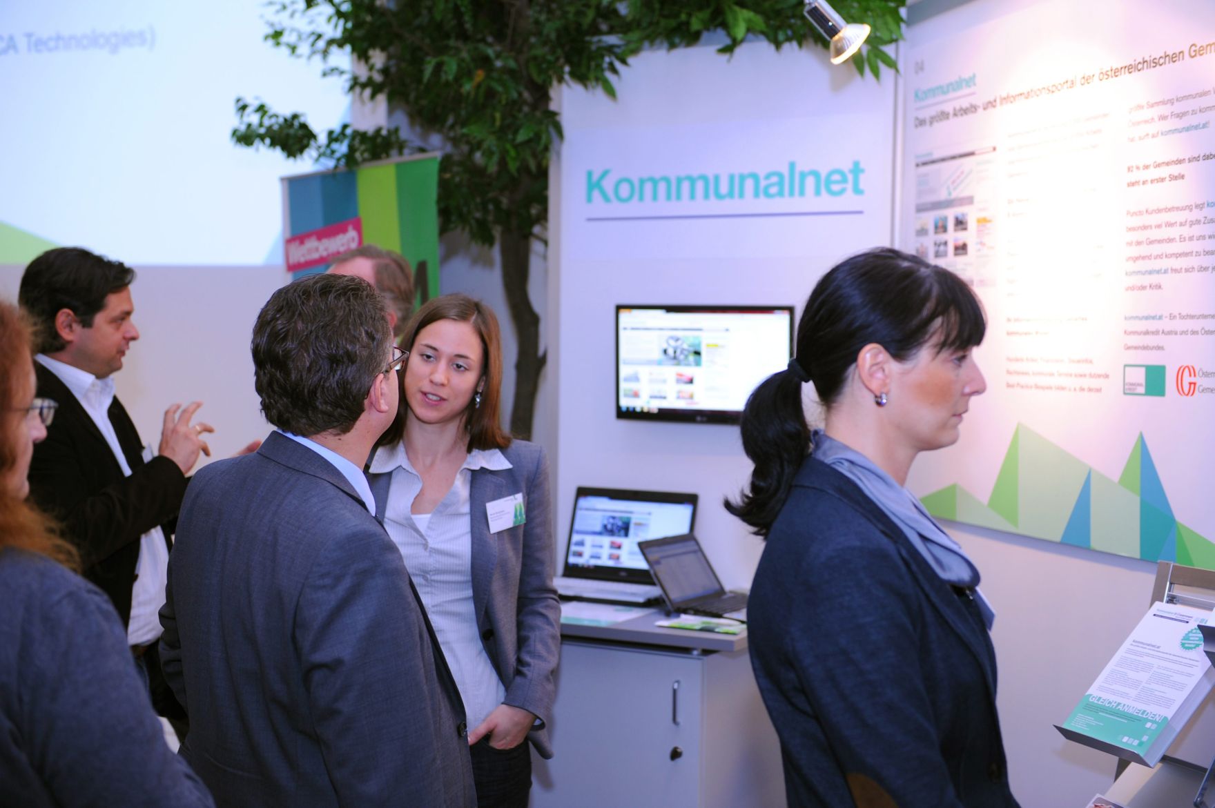 Am 18. Oktober 2012 fand die Verwaltungsmesse unter der Schirmherrschaft von Bundesministerin Gabriele Heinisch-Hosek im MuseumsQuartier in Wien statt. Impressionen von den Ausstellerst&auml;nden bei der 2. Verwaltungsmesse.