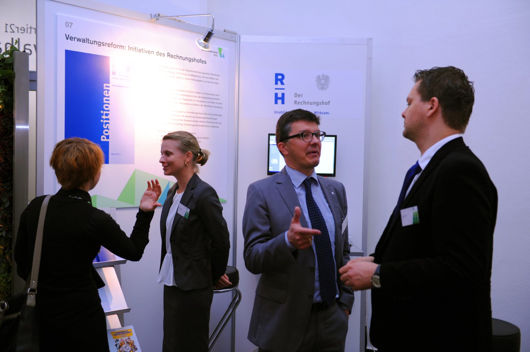 Am 18. Oktober 2012 fand die Verwaltungsmesse unter der Schirmherrschaft von Bundesministerin Gabriele Heinisch-Hosek im MuseumsQuartier in Wien statt. Impressionen von den Ausstellerst&auml;nden bei der 2. Verwaltungsmesse.