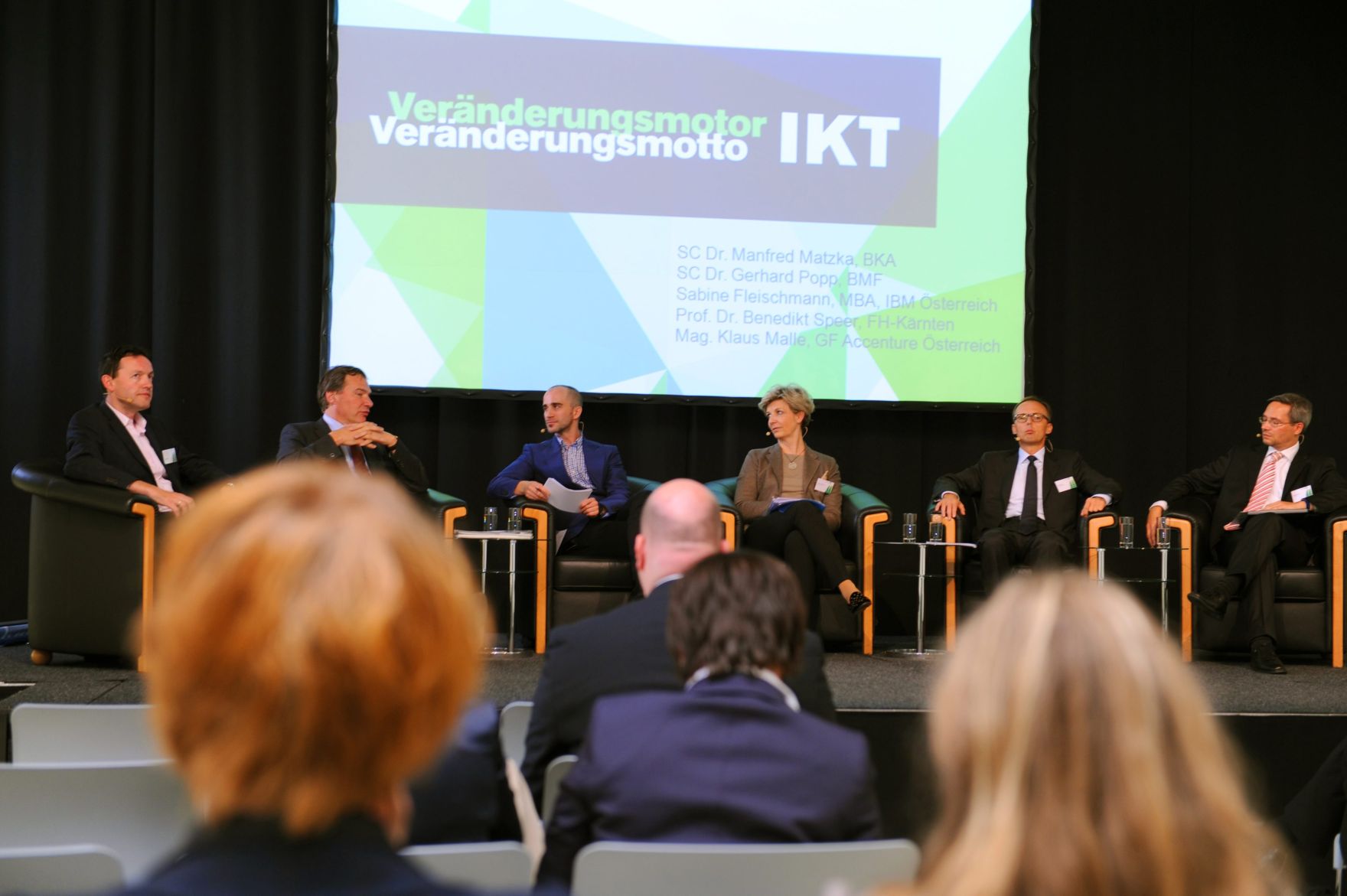 Am 18. Oktober 2012 fand die Verwaltungsmesse unter der Schirmherrschaft von Bundesministerin Gabriele Heinisch-Hosek im MuseumsQuartier in Wien statt. Podiumsdiskussion Ver&auml;nderungsmotor/-motto IKT (v.l.n.r.) Harald M&uuml;ller (BKA), Gerhard Popp (BMF), Stefan Grampelhuber (Republik), Sabine Fleischmann (IBM), Klaus Malle (Accenture &Ouml;sterreich), Benedikt Speer (FH K&auml;rnten).