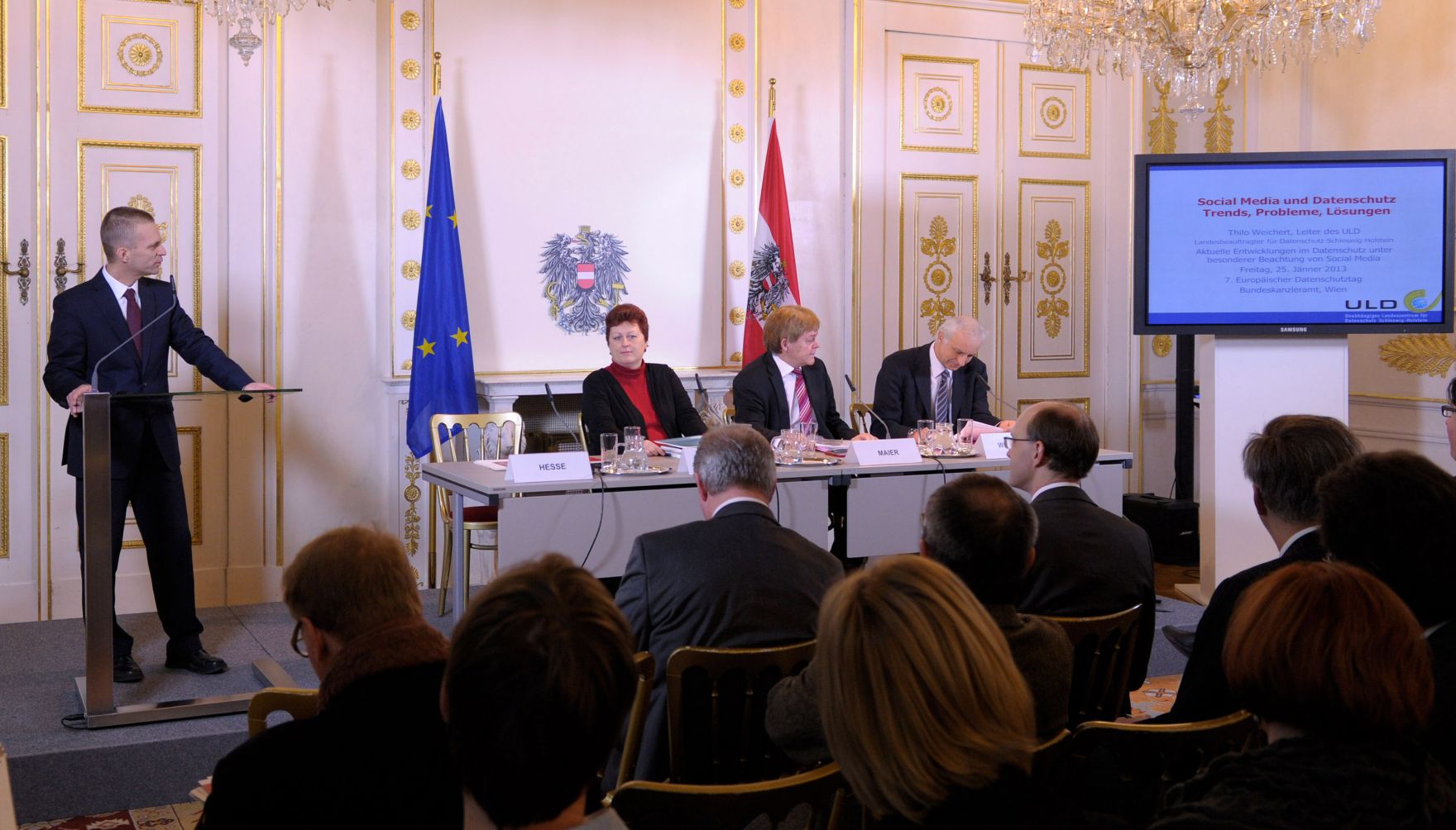 Am 25. J&auml;nner 2013 fand im Bundeskanzleramt der 7. Europ&auml;ische Datenschutztag zum Thema: &bdquo;Aktuelle Entwicklungen im Datenschutz unter besonderer Beachtung von Social Media&ldquo; statt. Links im Bild Sektionschef Gerhard Hesse, der die Begr&uuml;&szlig;ungsrede hielt.