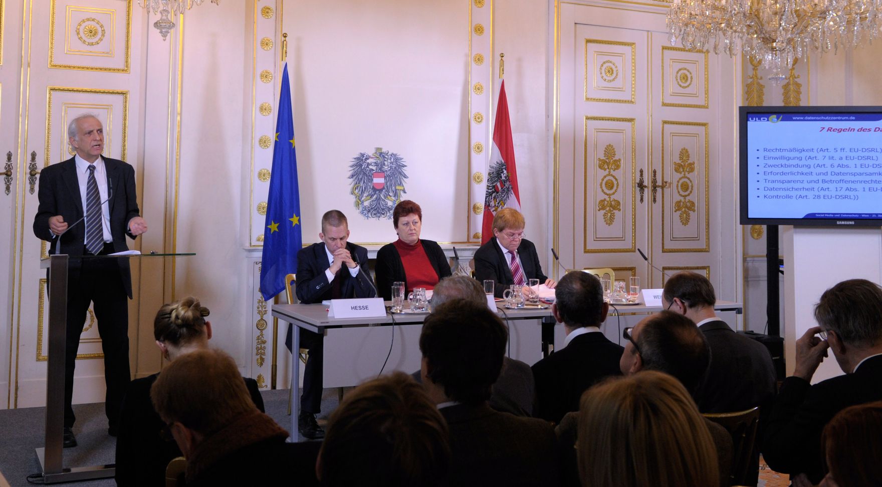Am 25. J&auml;nner 2013 fand im Bundeskanzleramt der 7. Europ&auml;ische Datenschutztag zum Thema: &bdquo;Aktuelle Entwicklungen im Datenschutz unter besonderer Beachtung von Social Media&ldquo; statt. Links im Bild: Thilo Weichtert, Landesbeauftragter f&uuml;r den Datenschutz in Schleswig-Holstein.