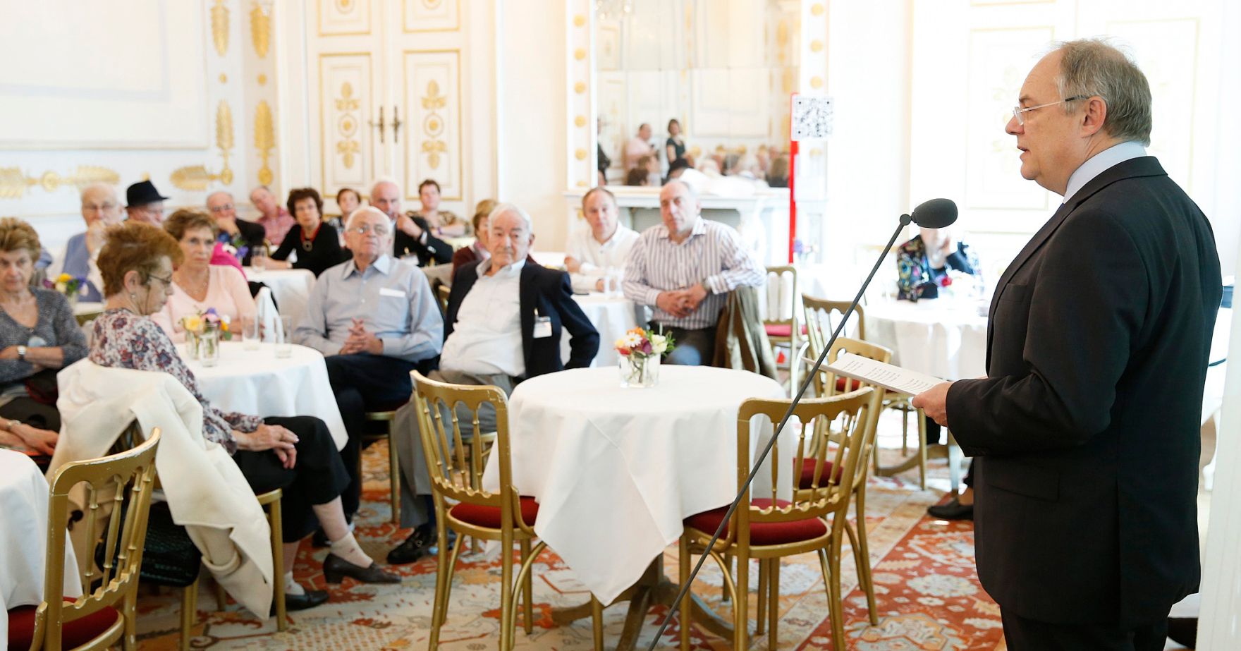 Am 17. April 2013 begr&uuml;&szlig;te Sektionschef Manfred Matzka in Vertretung des Bundeskanzler die Auslands&ouml;sterreicherInnen des Jewish Welcome Service im Bundeskanzleramt.