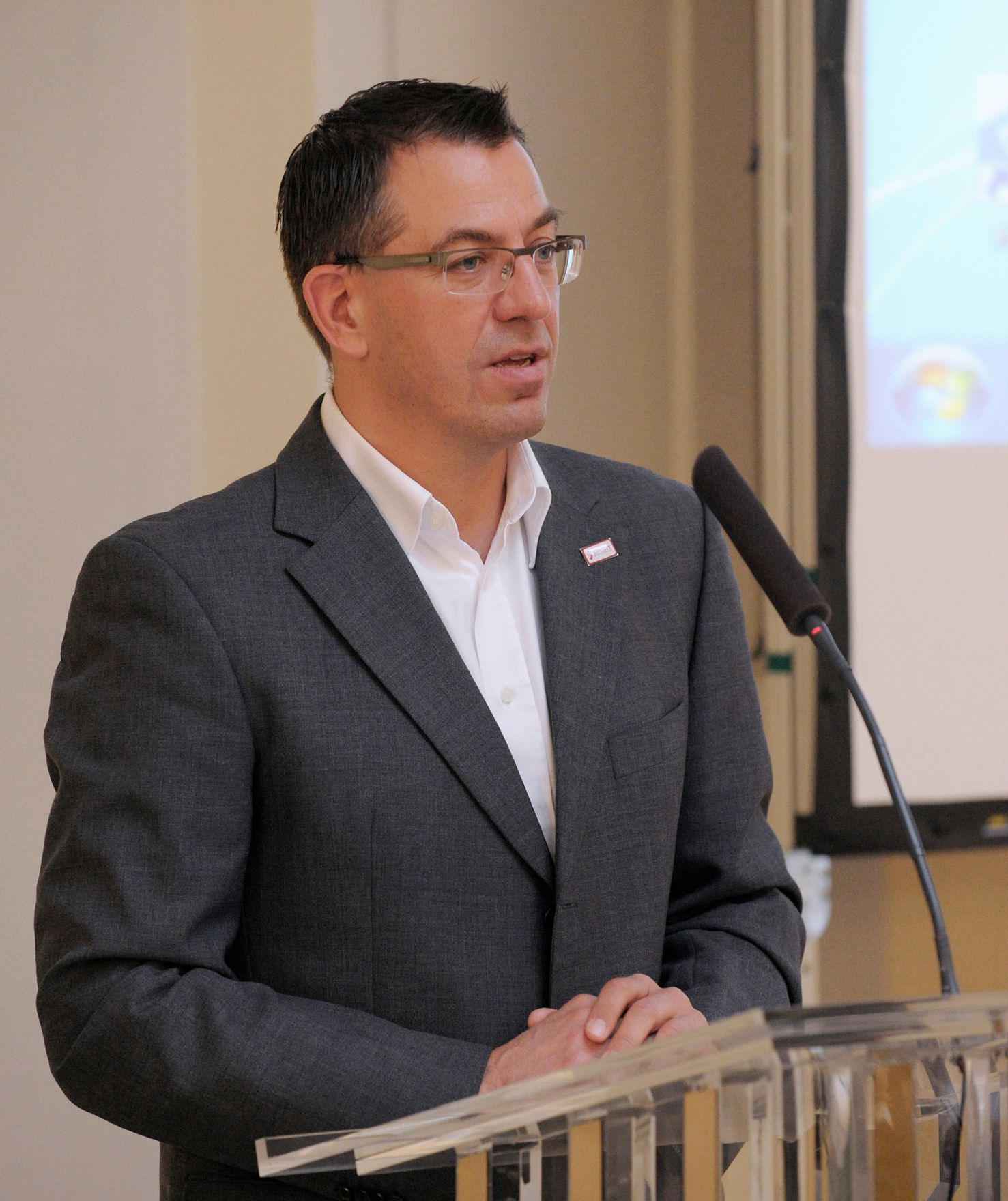 Am 20. November 2013 fand im Haus des Sports die Diskussionsveranstaltung &bdquo;Internationaler Sport &ndash; eine rechtliche Herausforderung f&uuml;r Verwaltung und Gerichtsbarkeit?&ldquo; statt. Im Bild Harald Treiber, Abteilungsleiter in Vertretung des Leiters der Sektion Sport im BMLVS.