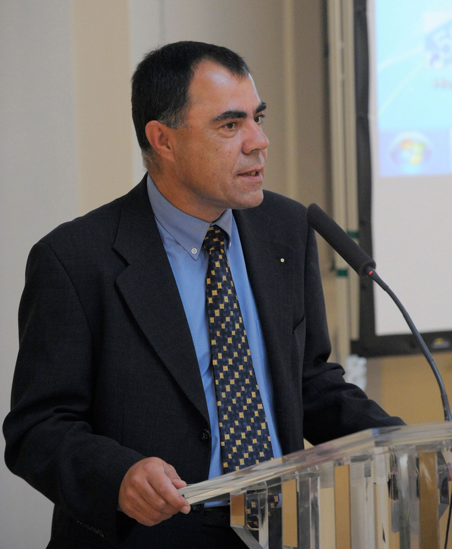 Am 20. November 2013 fand im Haus des Sports die Diskussionsveranstaltung &bdquo;Internationaler Sport &ndash; eine rechtliche Herausforderung f&uuml;r Verwaltung und Gerichtsbarkeit?&ldquo; statt. Im Bild Pierre Cornu vom Internationalen Zentrum f&uuml;r Sportstudien (CIES) in Vertretung des Generalsekret&auml;rs des CIES.