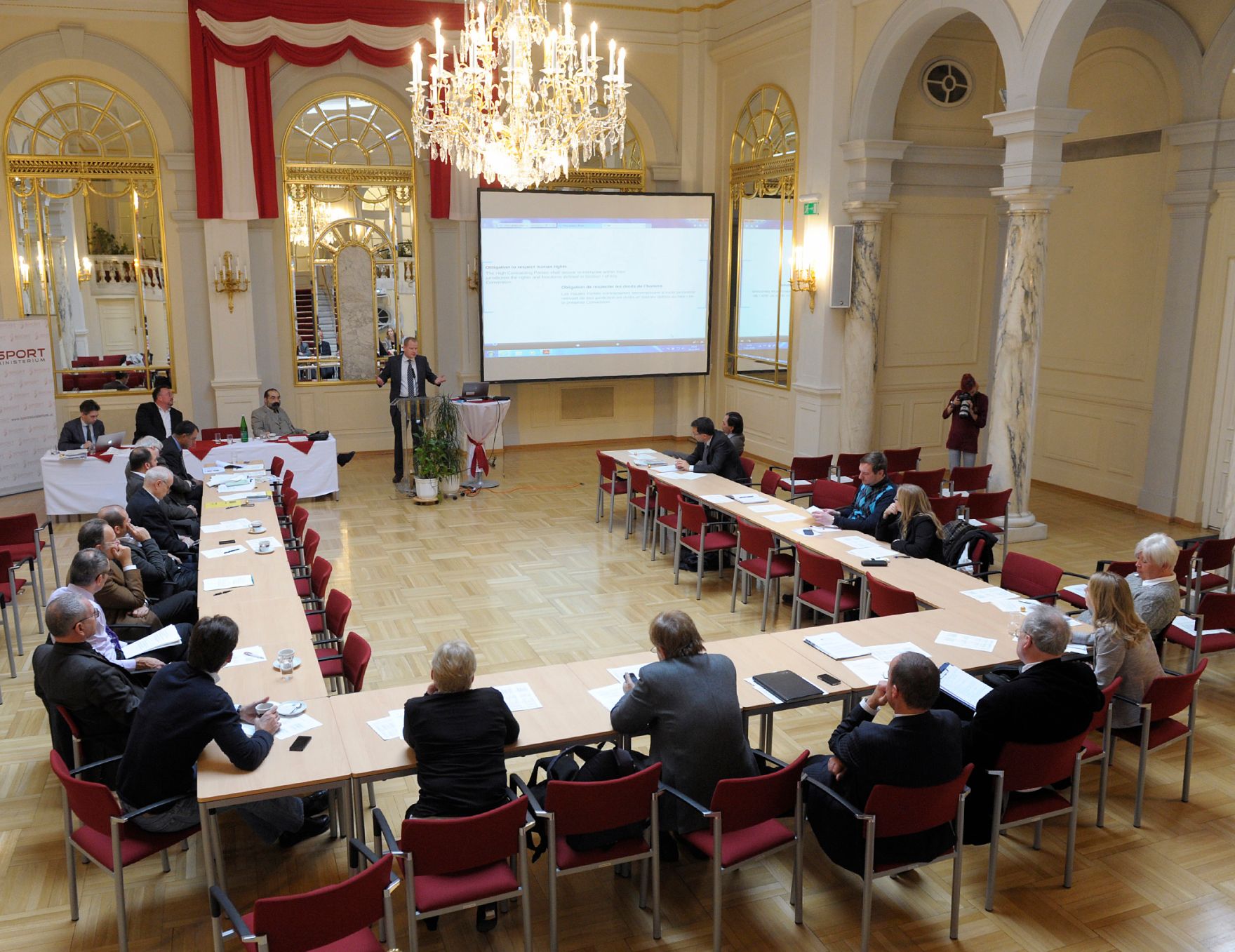 Am 20. November 2013 fand im Haus des Sports die Diskussionsveranstaltung &bdquo;Internationaler Sport &ndash; eine rechtliche Herausforderung f&uuml;r Verwaltung und Gerichtsbarkeit?&ldquo; statt. Am Rednerpult Prof. Dr. Christoph Bezemek von der Wirtschaftsuniversit&auml;t Wien.