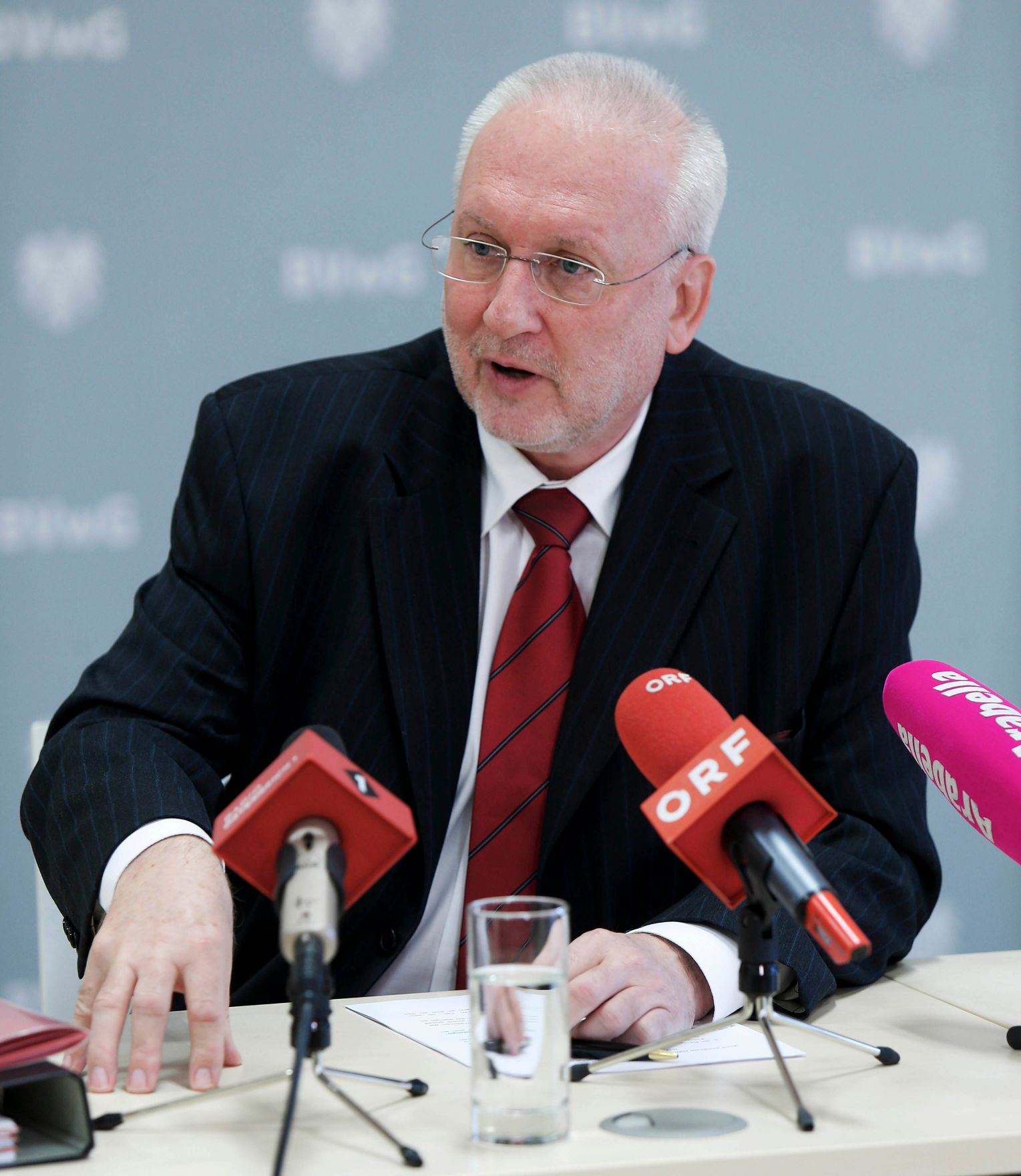 Am 3. J&auml;nner 2014 fand im Bundesverwaltungsgericht eine Pressekonferenz zum Thema &bdquo;Eine konkrete Handlungsanleitung f&uuml;r B&uuml;rgerin und B&uuml;rger: Wie ich zu meinem Recht komme&ldquo; statt. Im Bild Harald Perl, Pr&auml;sident des Bundesverwaltungsgerichts .