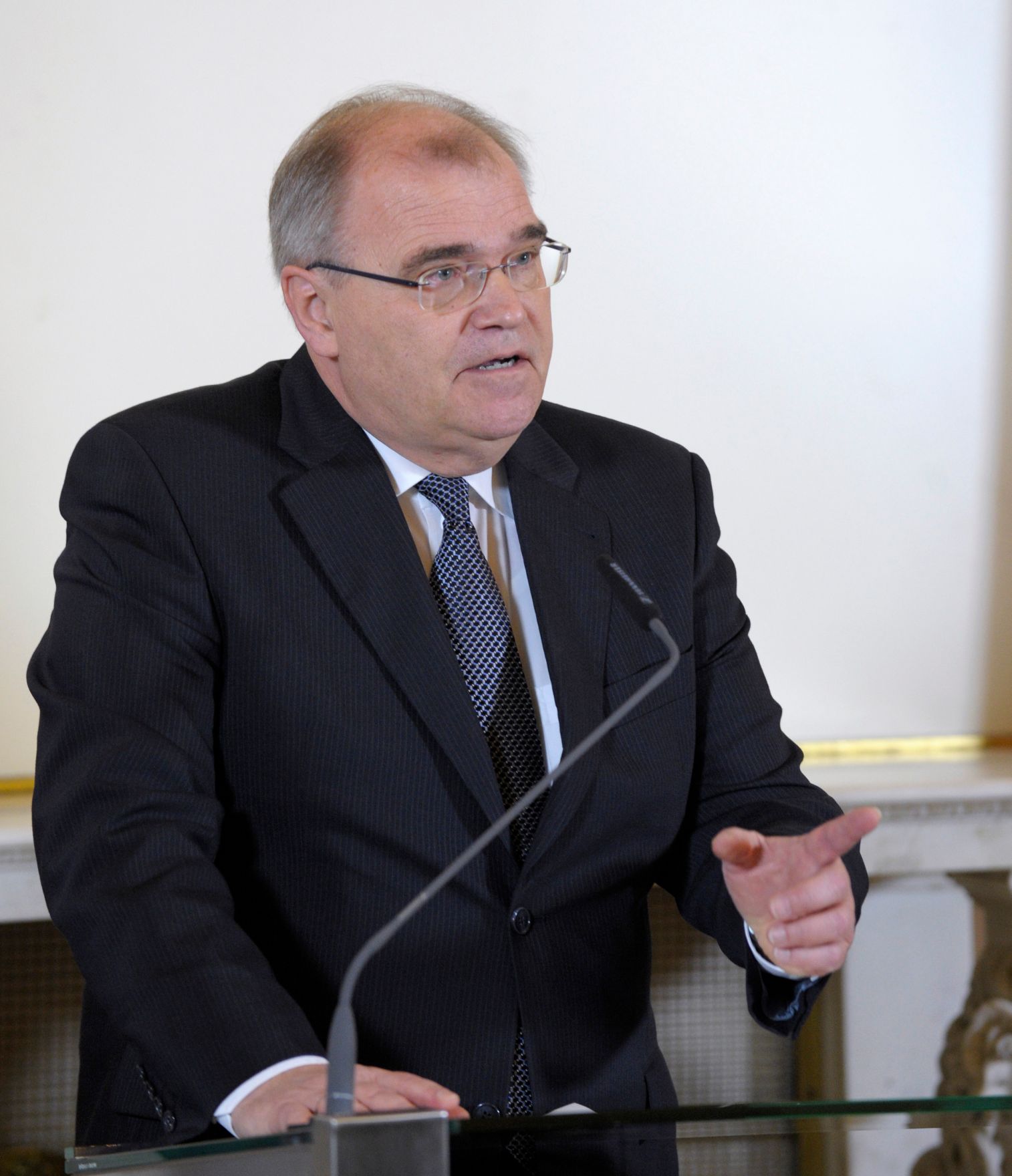 Justizminister Wolfgang Brandstetter beim Pressefoyer nach dem Ministerrat am 21. J&auml;nner 2014.