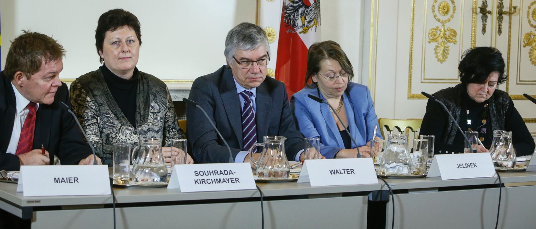 Am 24. J&auml;nner 2014 fand im Bundeskanzleramt der 8. Europ&auml;ische Datenschutztag zum Thema: &quot;Modernisierung und Rolle der Datenschutzkonvention des Europarates&quot; statt. Im Anschluss an die Veranstaltung fand eine Pressekonferenz statt. Im Bild (v.l.n.r.) Johann Maier, Eva Souhrada-Kirchmayer, Jean-Philippe Walter, Andrea Jelinek und Ulrike Vogler-Kremsmayer.