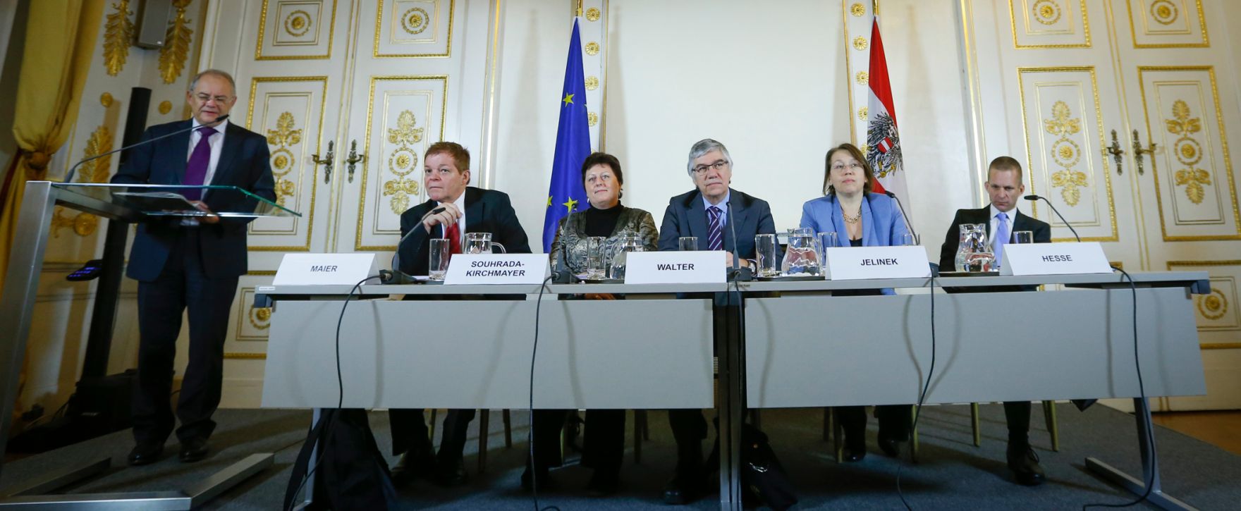 Am 24. J&auml;nner 2014 fand im Bundeskanzleramt der 8. Europ&auml;ische Datenschutztag zum Thema: &bdquo;Modernisierung und Rolle der Datenschutzkonvention des Europarates&ldquo; statt. Im Bild (v.l.n.r.) Manfred Matzka, Johann Maier, Eva Souhrada-Kirchmayer, Jean-Philippe Walter, Andrea Jelinek und Gerhard Hesse.