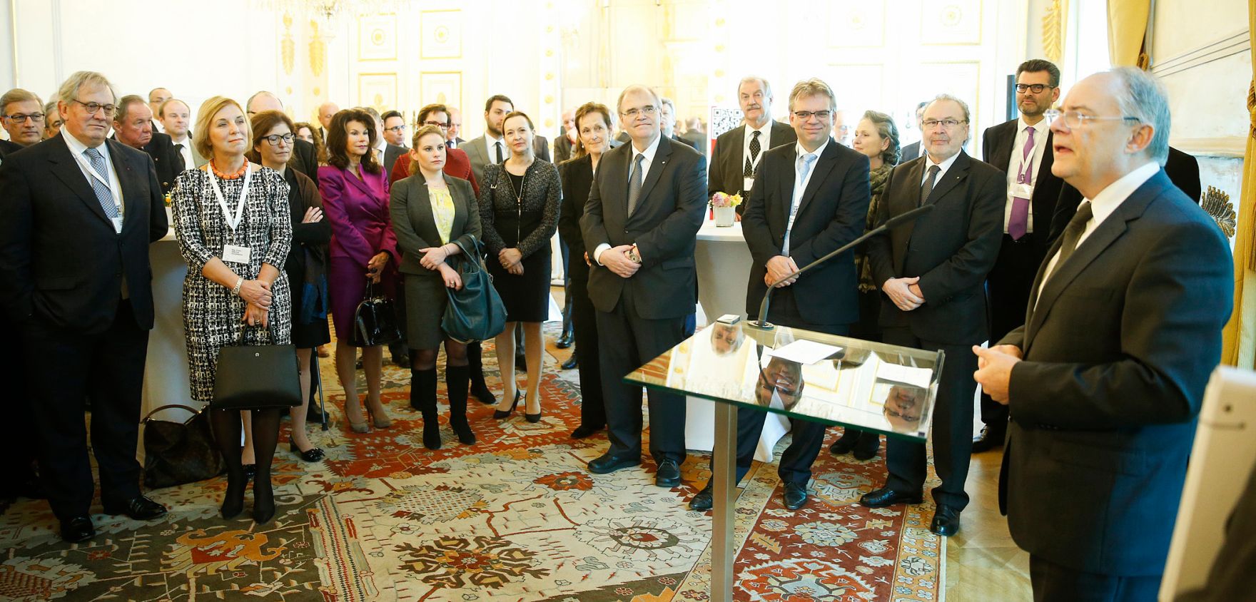 Am 28. Februar 2014 empfing Sektionschef Manfred Matzka in Vertretung des Bundeskanzlers die Teilnehmerinnen und Teilnehmer der 42. Pr&auml;sidentenkonferenz der Europ&auml;ischen Anwaltsorganisationen zu einem Empfang im Bundeskanzleramt.