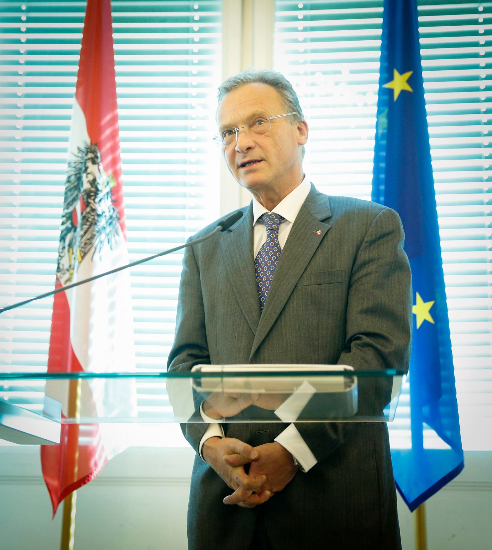 Am 28. Februar 2014 empfing Sektionschef Manfred Matzka in Vertretung des Bundeskanzlers die Teilnehmerinnen und Teilnehmer der 42. Pr&auml;sidentenkonferenz der Europ&auml;ischen Anwaltsorganisationen zu einem Empfang im Bundeskanzleramt. Im Bild der Pr&auml;sident des &Ouml;sterreichischen Rechtsanwaltskammertages Rupert Wolff.