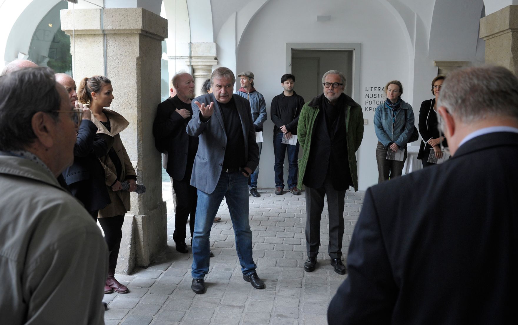 Am 30. Mai 2014 fand im Palais Porcia das Pre-Opening der Ausstellung &quot;Extraausgabee -! Die Medien und der Krieg 1914-1918&quot; statt. Im Bild Generaldirektor des &Ouml;sterreichischen Staatsarchivs Wolfgang Maderthaner (l.) und k&uuml;nstlerischer Ausstellungsleiter Hans Hoffer (r.).