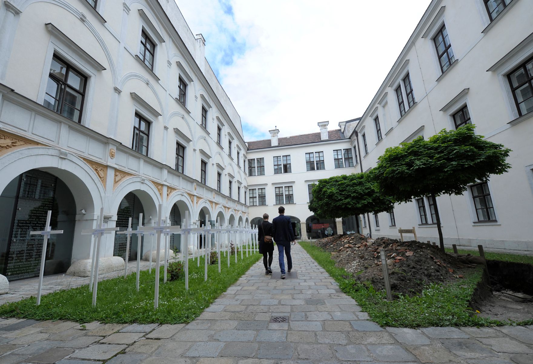 Am 30. Mai 2014 fand im Palais Porcia das Pre-Opening der Ausstellung &quot;Extraausgabee -! Die Medien und der Krieg 1914-1918&quot; statt.