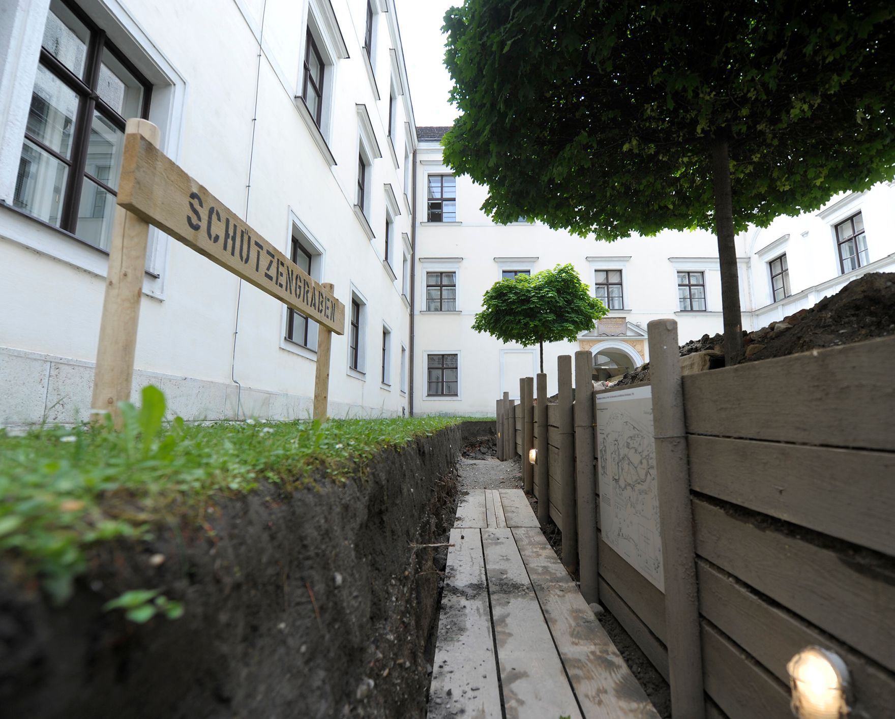 Am 30. Mai 2014 fand im Palais Porcia das Pre-Opening der Ausstellung &quot;Extraausgabee -! Die Medien und der Krieg 1914-1918&quot; statt.