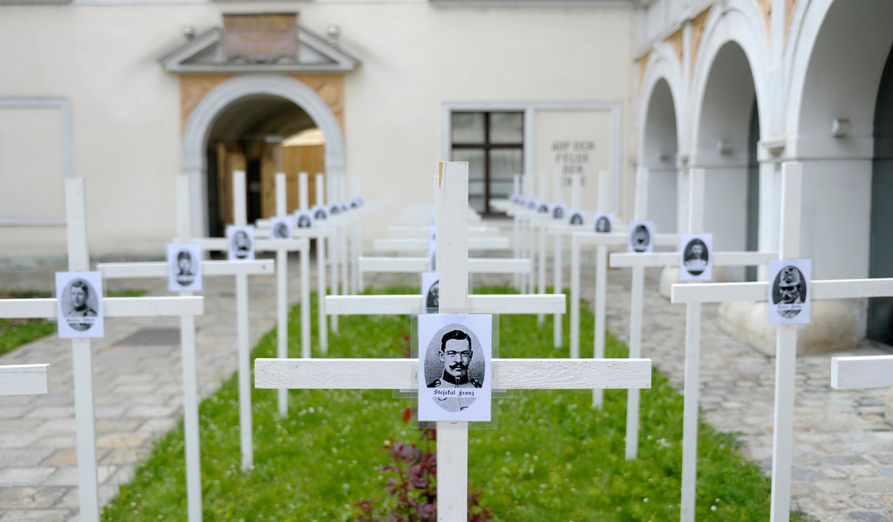 Am 30. Mai 2014 fand im Palais Porcia das Pre-Opening der Ausstellung &quot;Extraausgabee -! Die Medien und der Krieg 1914-1918&quot; statt.