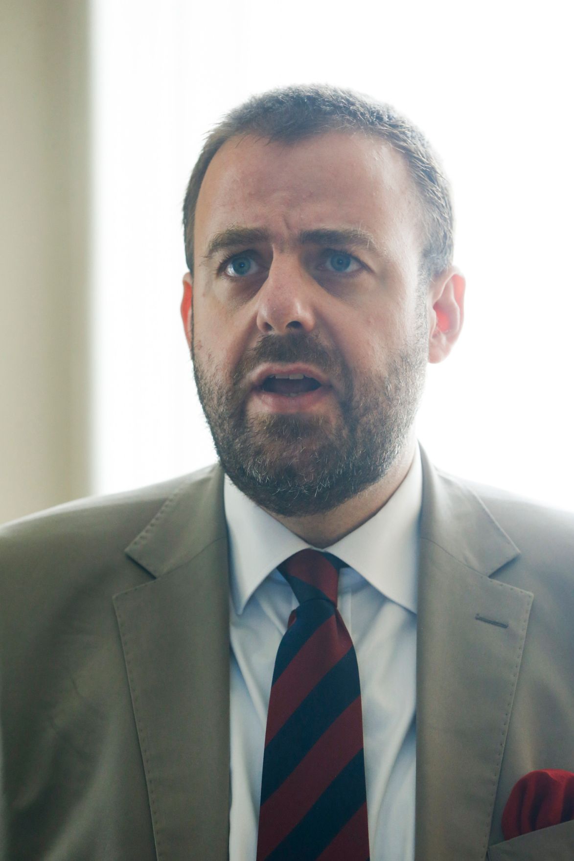 Am 5. Juni 2014 fand im Institut f&uuml;r Staatsorganisation und Verwaltungsreform ein nicht-&ouml;ffentliches Werkstattgespr&auml;ch zum Thema &bdquo;Amt der Bundesregierung&ldquo; statt. Am Rednerpult Priv.-Doz. Dr. Bernhard M&uuml;ller bei seinem Referat.