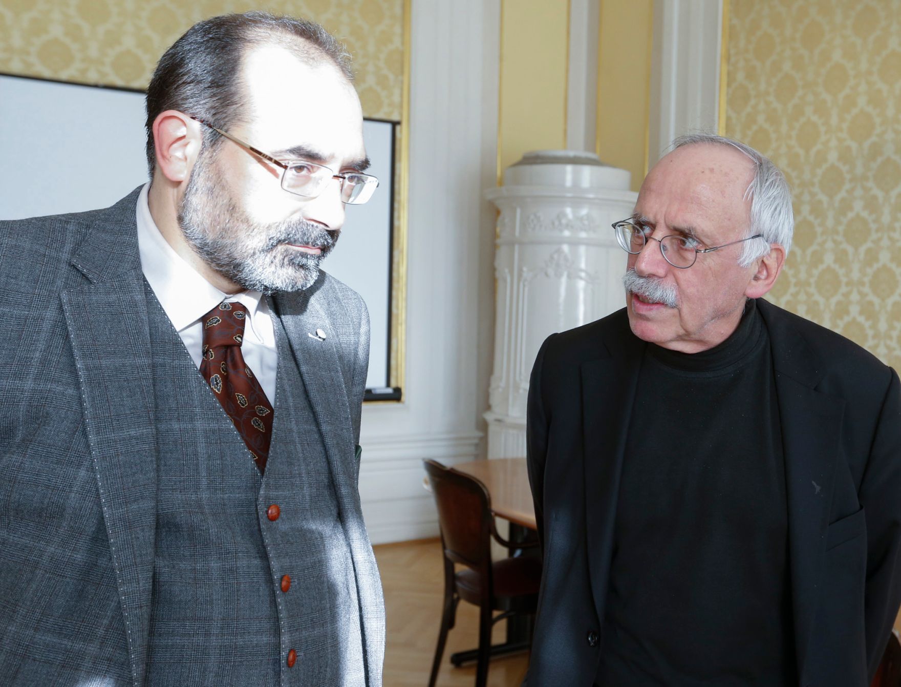 Am 2. Oktober 2014 fand im Institut f&uuml;r Staatsorganisation und Verwaltungsreform eine Veranstaltung zum Thema &bdquo;Forschungswunderland Israel&ldquo; statt. Institutsleiter Priv.-Doz. Balthasar (l.) im Gespr&auml;ch mit RA Dr. Lennart Binder (r.), Pr&auml;sidiumsmitglied der &Ouml;sterreichischen Technion-Gesellschaft.