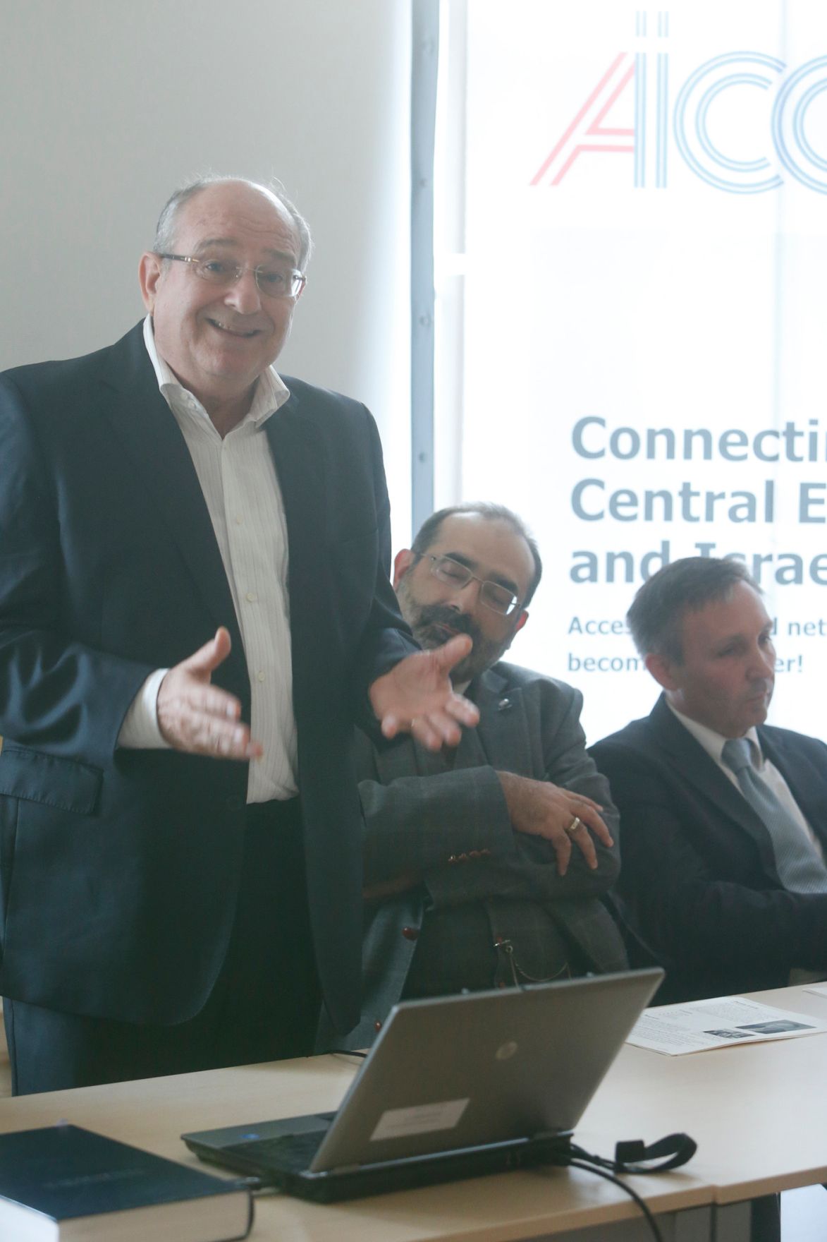 Am 2. Oktober 2014 fand im Institut f&uuml;r Staatsorganisation und Verwaltungsreform eine Veranstaltung zum Thema &bdquo;Forschungswunderland Israel&ldquo; statt. Im Bild Prof. Lavie (Pr&auml;sident des Technion, Haifa) bei seiner key note speech.