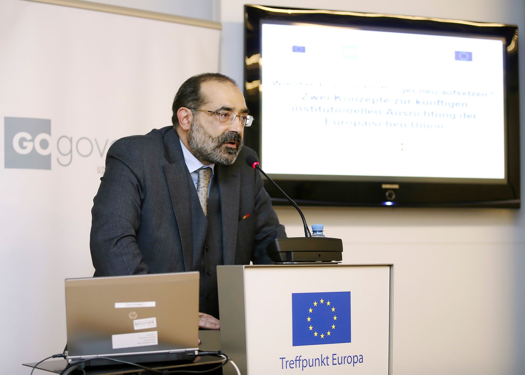 Am 13. November 2014 fand im wiener Haus der Europ&auml;ischen Union eine Veranstaltung zum Thema &quot;Wie das Europa der B&uuml;rger neu aufsetzen?&ldquo; statt. Am Rednerpult der Leiter des Instituts f&uuml;r Staatsorganisation und Verwaltungsreform im Bundeskanzleramt, Priv.-Doz. Alexander Balthasar.