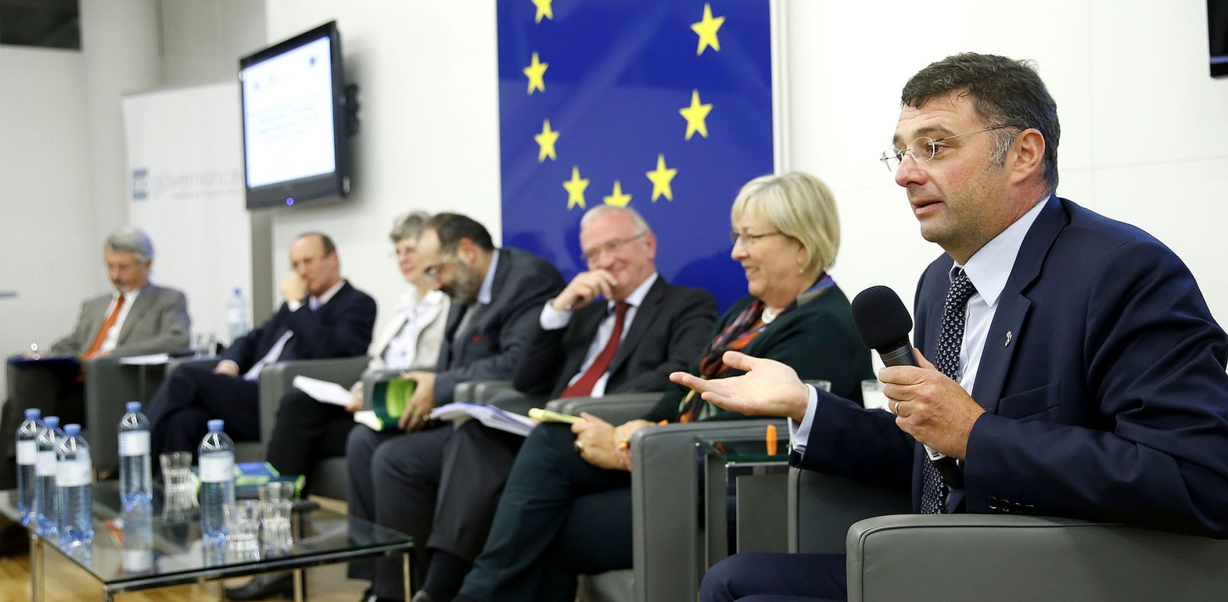 Am 13. November 2014 fand im wiener Haus der Europ&auml;ischen Union eine Veranstaltung zum Thema &quot;Wie das Europa der B&uuml;rger neu aufsetzen?&ldquo; statt. Mit Mikrophon: der Vizepr&auml;sident der sozialdemokratischen Fraktion im Europ&auml;ischen Parlament, J&ouml;rg Leichtfried.