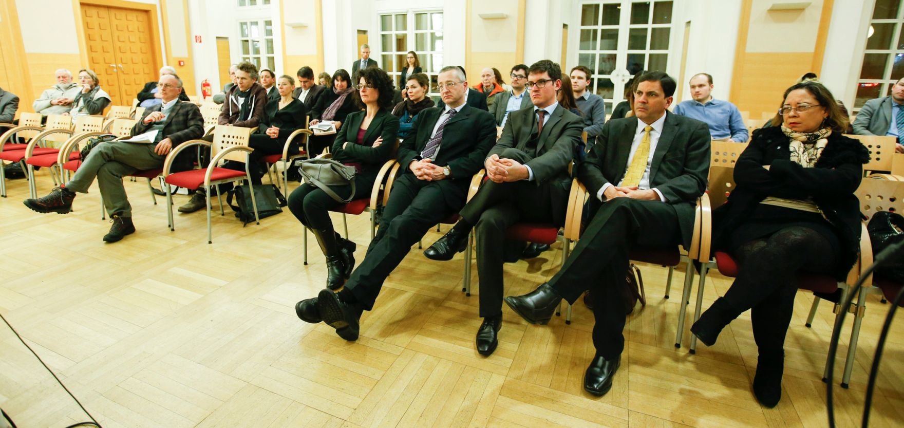 Am 9. Februar 2015 fand in der Diplomatischen Akademie Wien ein Gespr&auml;ch zum Thema: &bdquo;NICARAGUAN STATE POLICY TO MINIMISE THE EFFECTS OF THE WORLD ECOMOMIC CRISIS, ACCELERATE GROWTH, OVERCOME EXTREME POVERTY AND INCREASE RESILIENCE TO CLIMATE CHANGE&ldquo; statt. Der Botschafter von Nicaragua, Dr. Hernan Estrada Rom&aacute;n (3.v.r.), im Publikum.