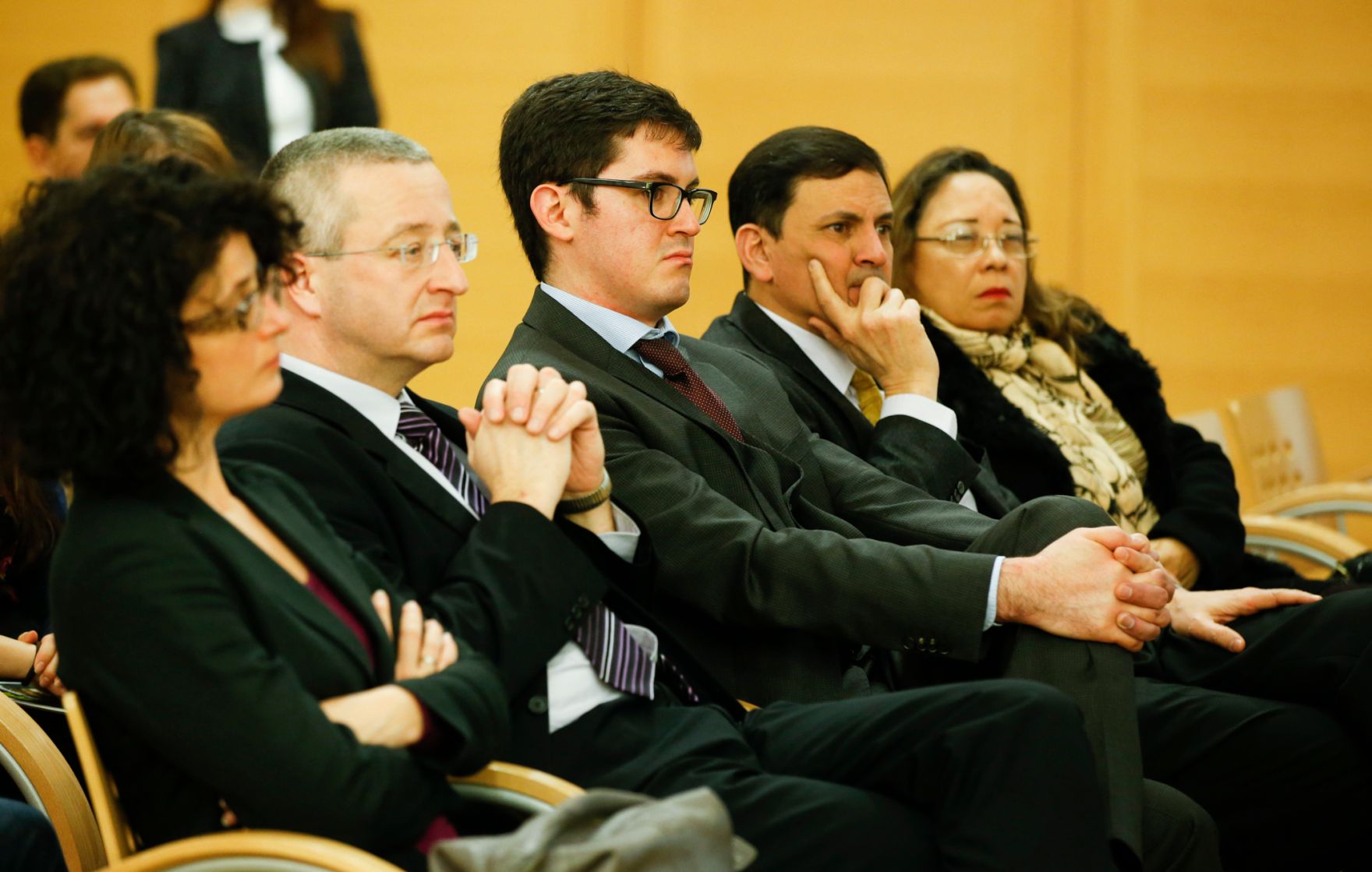 Am 9. Februar 2015 fand in der Diplomatischen Akademie Wien ein Gespr&auml;ch zum Thema: &bdquo;NICARAGUAN STATE POLICY TO MINIMISE THE EFFECTS OF THE WORLD ECOMOMIC CRISIS, ACCELERATE GROWTH, OVERCOME EXTREME POVERTY AND INCREASE RESILIENCE TO CLIMATE CHANGE&ldquo; statt. Der Botschafter von Nicaragua, Dr. Hernan Estrada Rom&aacute;n (3.v.r.), im Publikum.