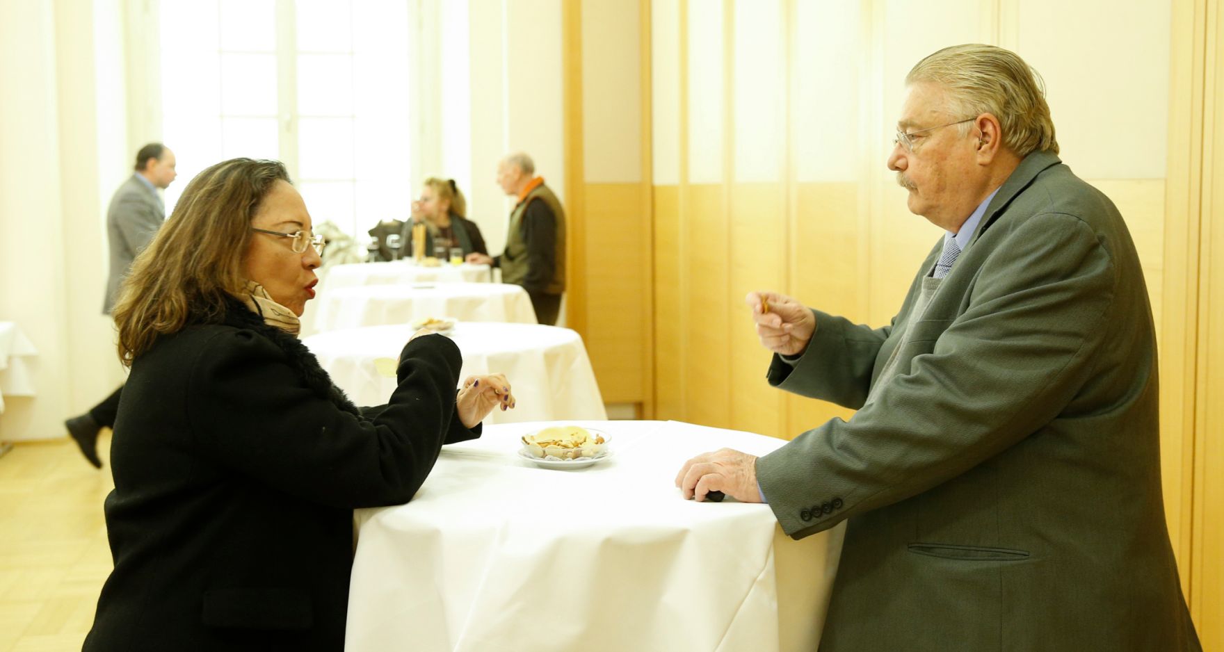 Am 9. Februar 2015 fand in der Diplomatischen Akademie Wien ein Gespr&auml;ch zum Thema: &bdquo;NICARAGUAN STATE POLICY TO MINIMISE THE EFFECTS OF THE WORLD ECOMOMIC CRISIS, ACCELERATE GROWTH, OVERCOME EXTREME POVERTY AND INCREASE RESILIENCE TO CLIMATE CHANGE&ldquo; statt. Ausklang der Veranstaltung. Rechts im Bild Dr. Paul Oquist Kelley, Minister im Amt des Pr&auml;sidenten der Republik Nicaragua.