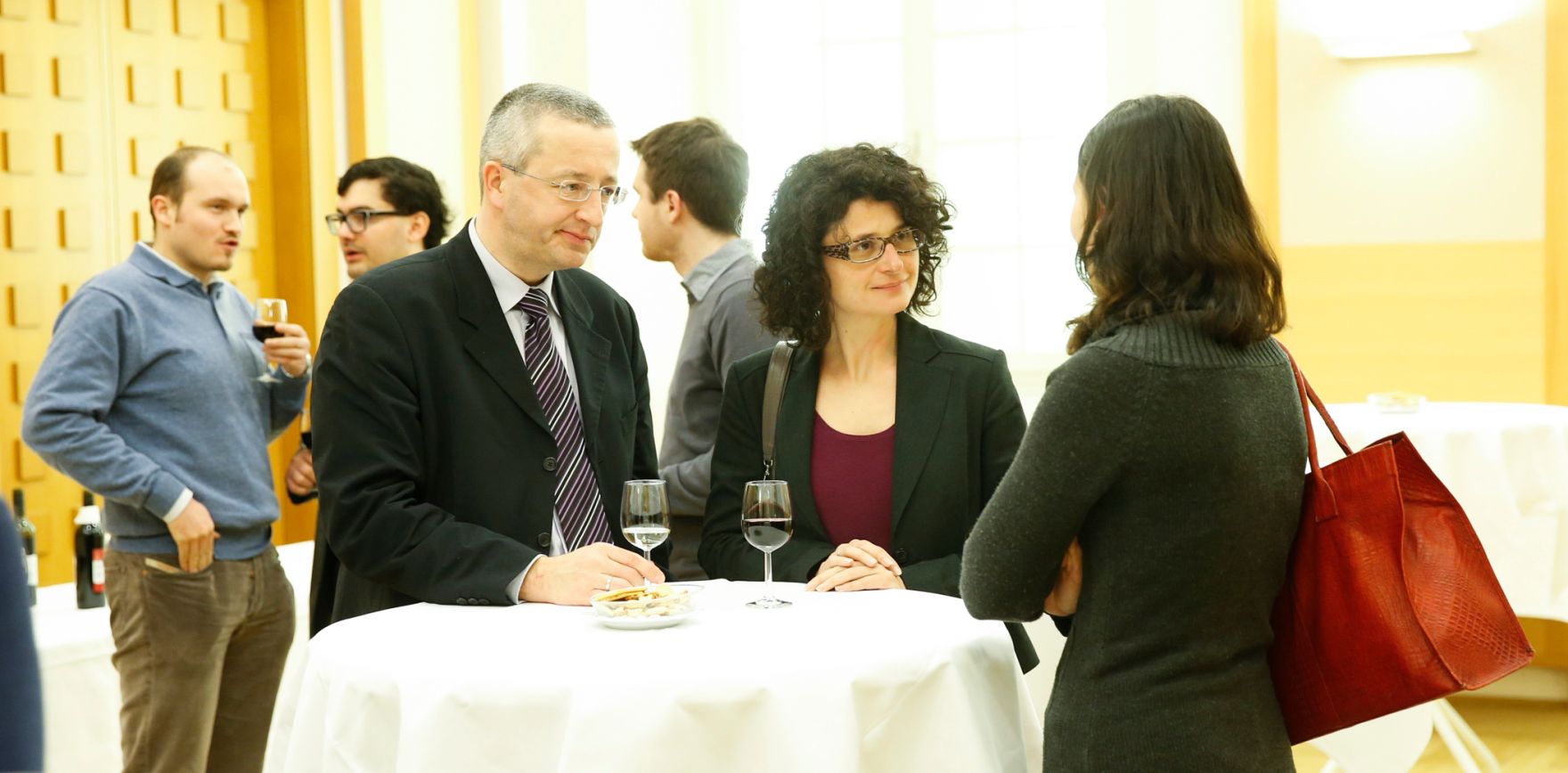 Am 9. Februar 2015 fand in der Diplomatischen Akademie Wien ein Gespr&auml;ch zum Thema: &bdquo;NICARAGUAN STATE POLICY TO MINIMISE THE EFFECTS OF THE WORLD ECOMOMIC CRISIS, ACCELERATE GROWTH, OVERCOME EXTREME POVERTY AND INCREASE RESILIENCE TO CLIMATE CHANGE&ldquo; statt. Ausklang der Veranstaltung.