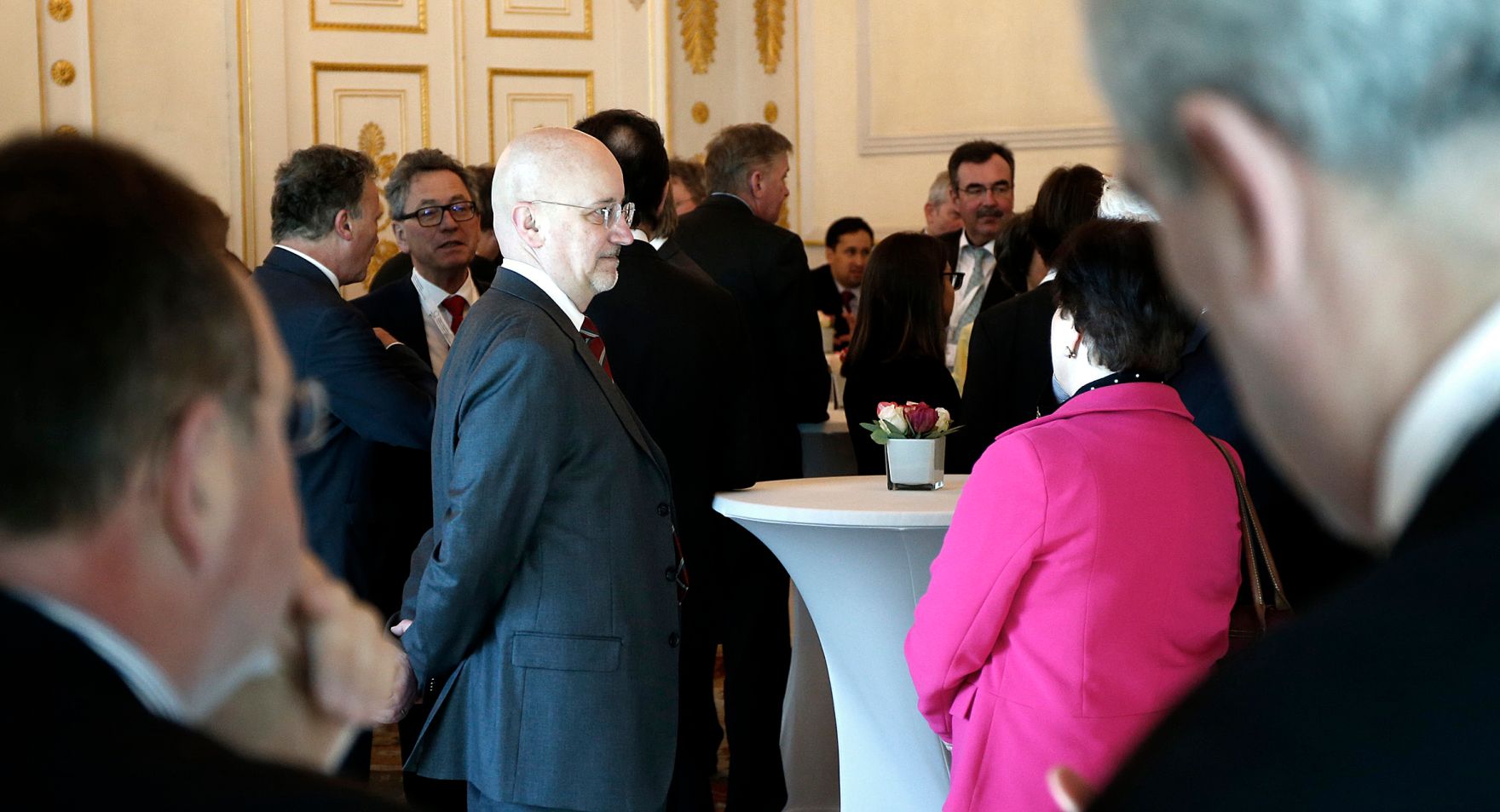 Am 13. Februar 2015 empfing Sektionschef Manfred Matzka in Vertretung des Bundeskanzlers die Teilnehmerinnen und Teilnehmer der 43. Pr&auml;sidentenkonferenz der Europ&auml;ischen Anwaltsorganisationen zu einem Empfang im Bundeskanzleramt.