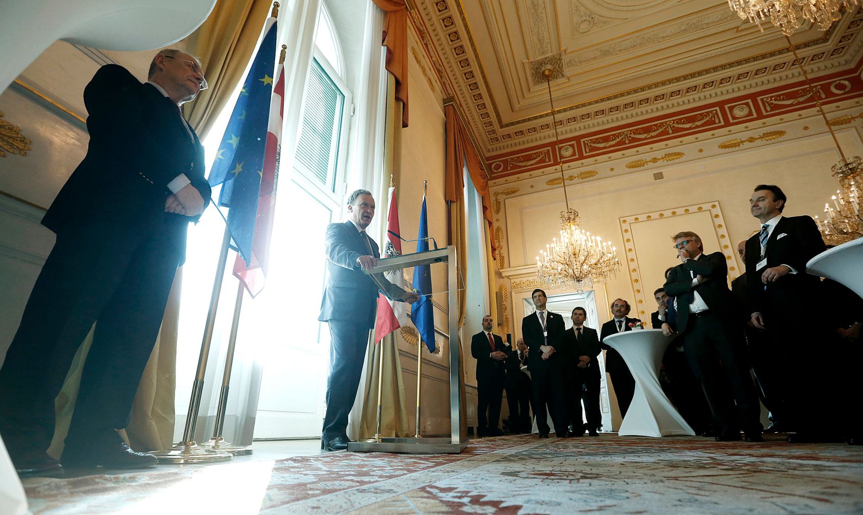 Am 13. Februar 2015 empfing Sektionschef Manfred Matzka in Vertretung des Bundeskanzlers die Teilnehmerinnen und Teilnehmer der 43. Pr&auml;sidentenkonferenz der Europ&auml;ischen Anwaltsorganisationen zu einem Empfang im Bundeskanzleramt. Im Bild der Pr&auml;sidenten des &Ouml;sterreichischen Rechtsanwaltskammertages, Rupert Wolff.