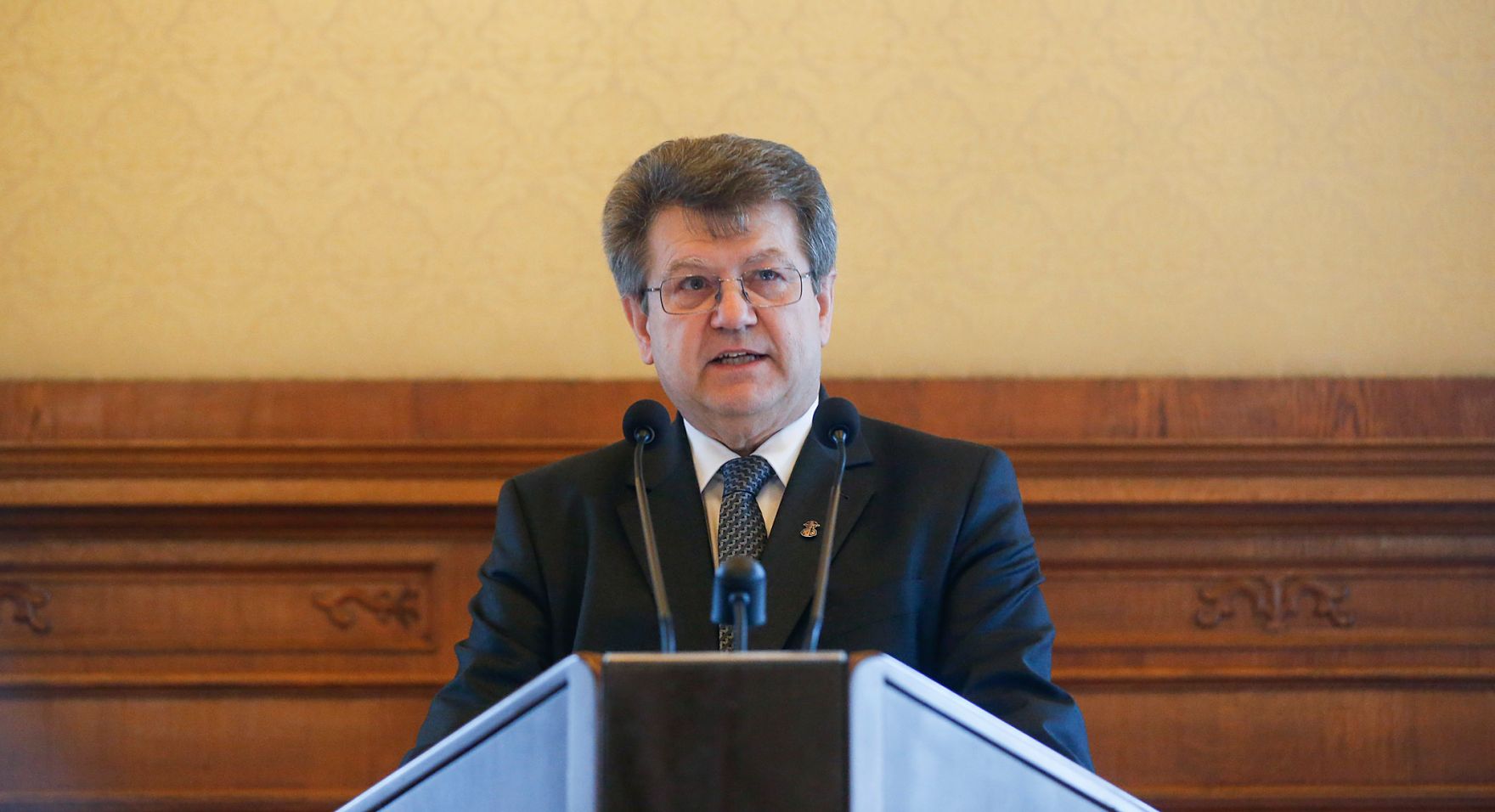 Am 25. Februar 2015 &uuml;berreichte Sektionschef Michael P. Franz das Goldene Ehrenzeichen f&uuml;r Verdienste um die Republik &Ouml;sterreich an Rudolf Luftensteiner. Im Bild P. Erhard Rauch.