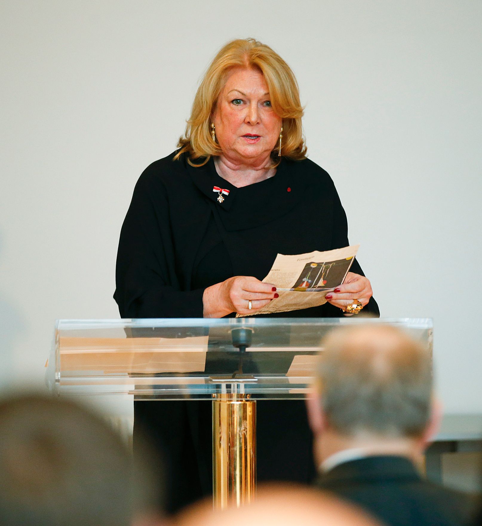 Am 13. M&auml;rz 2015 &uuml;berreichte Sektionschef Manfred Matzka das &Ouml;sterreichische Ehrenkreuz f&uuml;r Wissenschaft und Kunst an Frau Ursula Blickle-Marx (im Bild).