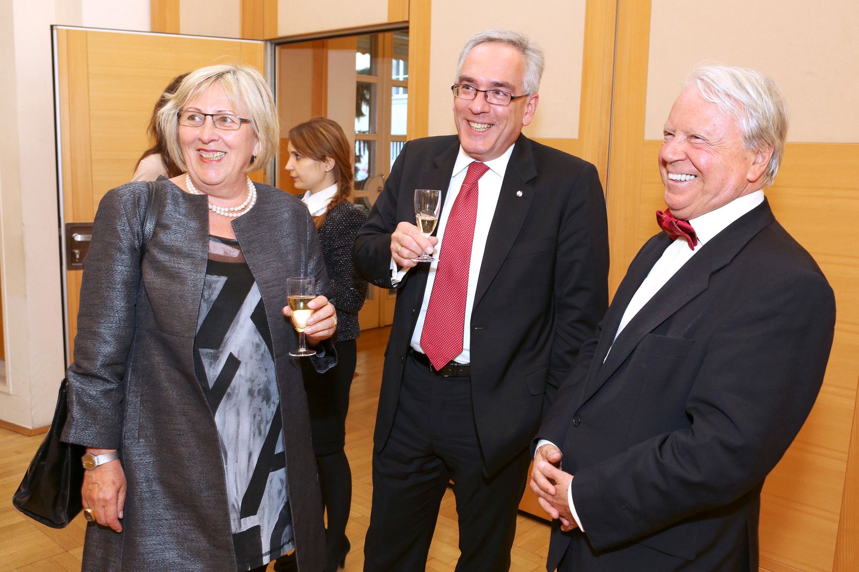 Im Rahmen der EuDEM 2015 fand am Abend des 27. April 2015 eine &ouml;ffentliche Podiumsdiskussion zum Thema &bdquo;Values &ndash; Providing Stability in Times of Crisis?&ldquo; statt. Im Bild (v.l.n.r.) MEP a. D. Lichtenberger, Gesandter Fischer, Vizepr&auml;sident des AIES, Staatssekret&auml;r a. D. Winkler.