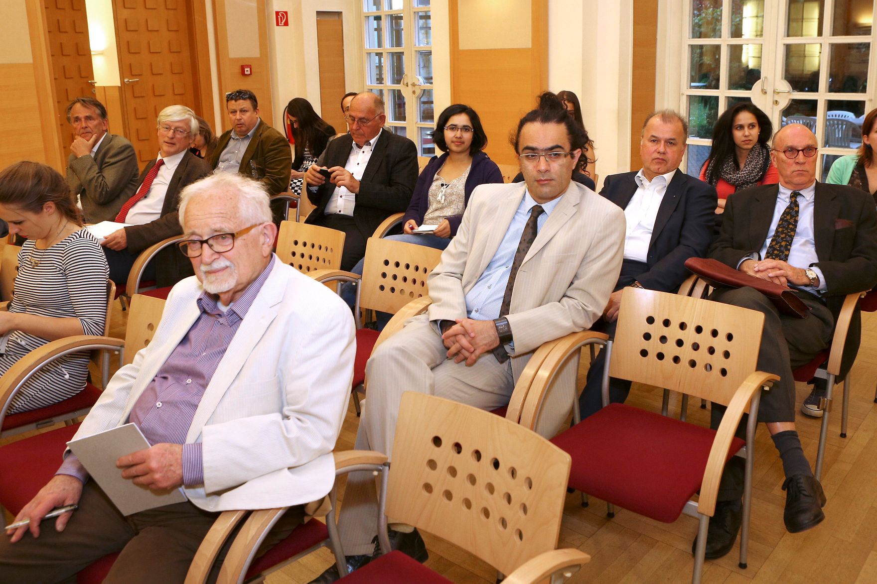 Im Rahmen der EuDEM 2015 fand am Abend des 27. April 2015 eine &ouml;ffentliche Podiumsdiskussion zum Thema &bdquo;Values &ndash; Providing Stability in Times of Crisis?&ldquo; statt. Blick ins Publikum.