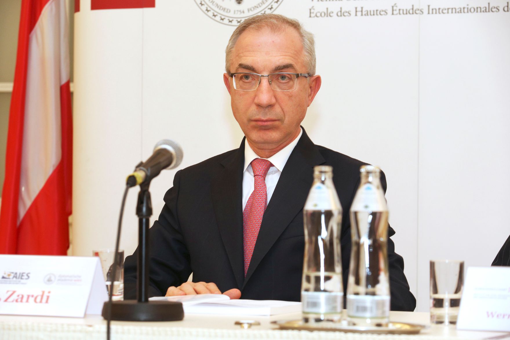 Im Rahmen der EuDEM 2015 fand am Abend des 27. April 2015 eine &ouml;ffentliche Podiumsdiskussion zum Thema &bdquo;Values &ndash; Providing Stability in Times of Crisis?&ldquo; statt. Im Bild Zardi, Leiter der Abteilung Democratic Institutions and Governance des Europarats und Leiter des Sekretariats des Komitees f&uuml;r Demokratie und Governance des Europarates (CDDG).