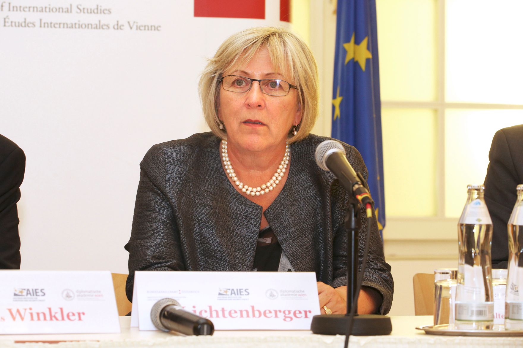 Im Rahmen der EuDEM 2015 fand am Abend des 27. April 2015 eine &ouml;ffentliche Podiumsdiskussion zum Thema &bdquo;Values &ndash; Providing Stability in Times of Crisis?&ldquo; statt. Im Bild MEP a. D. Lichtenberger.