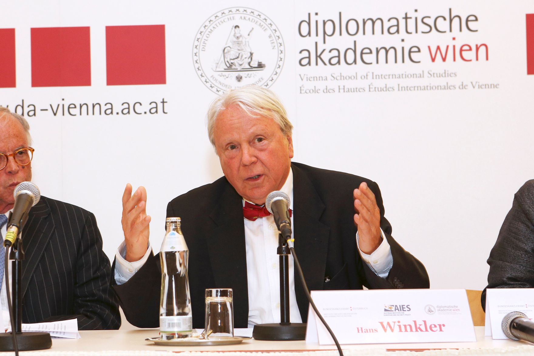 Im Rahmen der EuDEM 2015 fand am Abend des 27. April 2015 eine &ouml;ffentliche Podiumsdiskussion zum Thema &bdquo;Values &ndash; Providing Stability in Times of Crisis?&ldquo; statt. Im Bild Staatssekret&auml;r a. D. Winkler, Direktor der Diplomatischen Akademie.