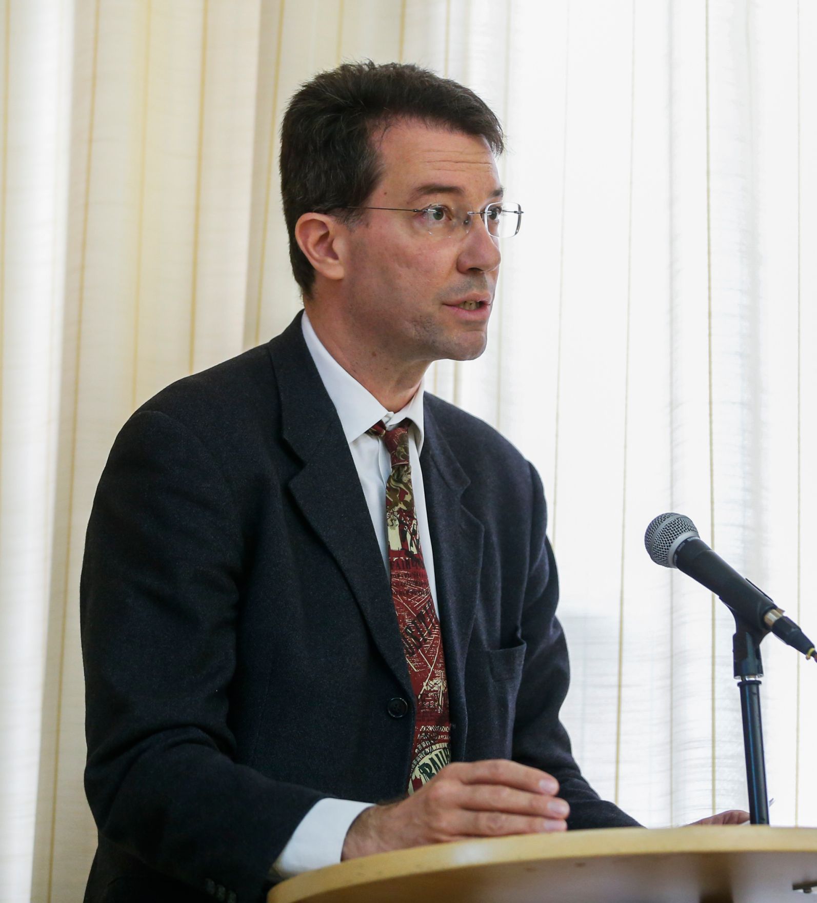 Am 27. und 28. April 2015 fand in der Diplomatischen Akademie Wien die Conference on European Democracy (EuDEM) 2015 statt. Im Bild Prof. Ongaro, Pr&auml;sident der European Group for Public Administration (EGPA), bei der Begr&uuml;&szlig;ung.