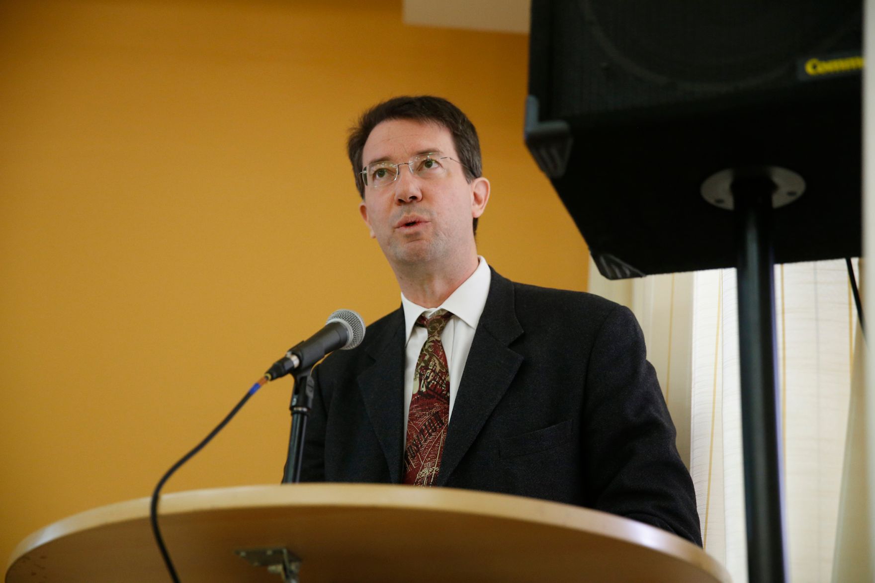 Am 27. und 28. April 2015 fand in der Diplomatischen Akademie Wien die Conference on European Democracy (EuDEM) 2015 statt. Im Bild Prof. Ongaro bei der Begr&uuml;&szlig;ung.