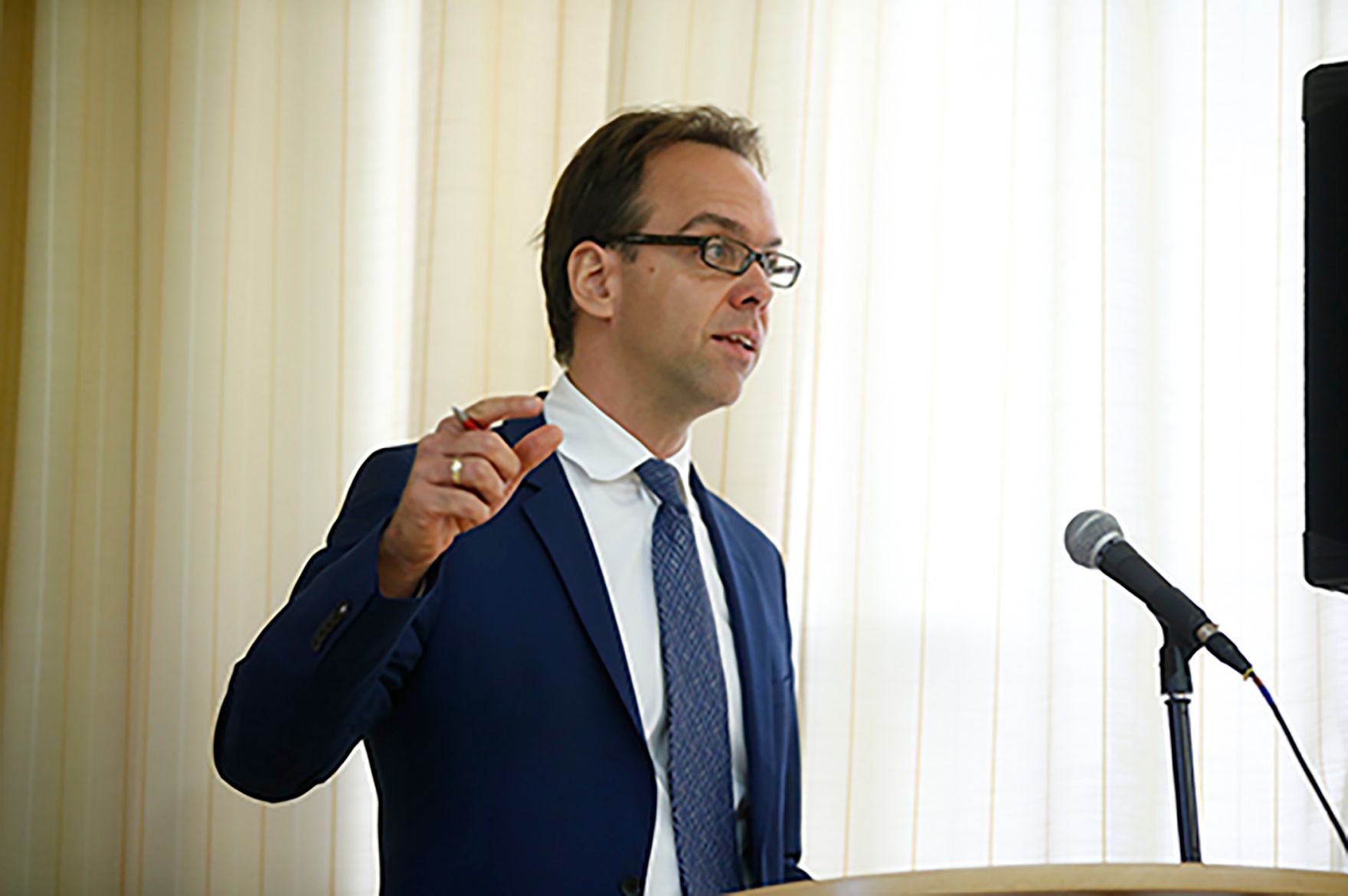 Am 27. und 28. April 2015 fand in der Diplomatischen Akademie Wien die Conference on European Democracy (EuDEM) 2015 statt. Im Bild Prof. Kornprobst (Diplomatische Akademie Wien) bei seinem Vortrag.