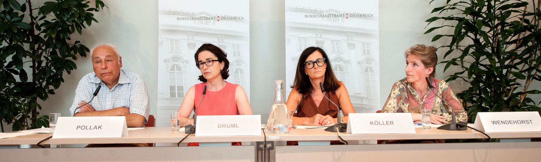 Am 8. Juni 2015 fand eine Pressekonferenz der Bioethikkommission zum Thema &quot;Impfen &ndash; ethische Aspekte; Empfehlungen der Bioethikkommission&quot; statt. Im Bild (v.l.n.r.) die Mitglieder der Bioethikkommision Arnold Pollak, Christiane Druml (Vorsitzende), Ursula K&ouml;ller und Christiane Wendehorst.