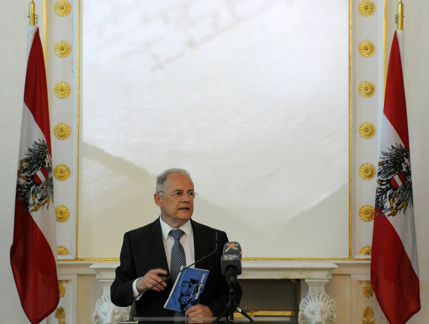 Am 8. Juni 2015 fand im Bundeskanzleramt das Pre-Opening der Ausstellung &quot;Idee Europa - 200 Jahre Wiener Kongress&quot; statt. Im Bild Sektionschef Manfred Matzka.