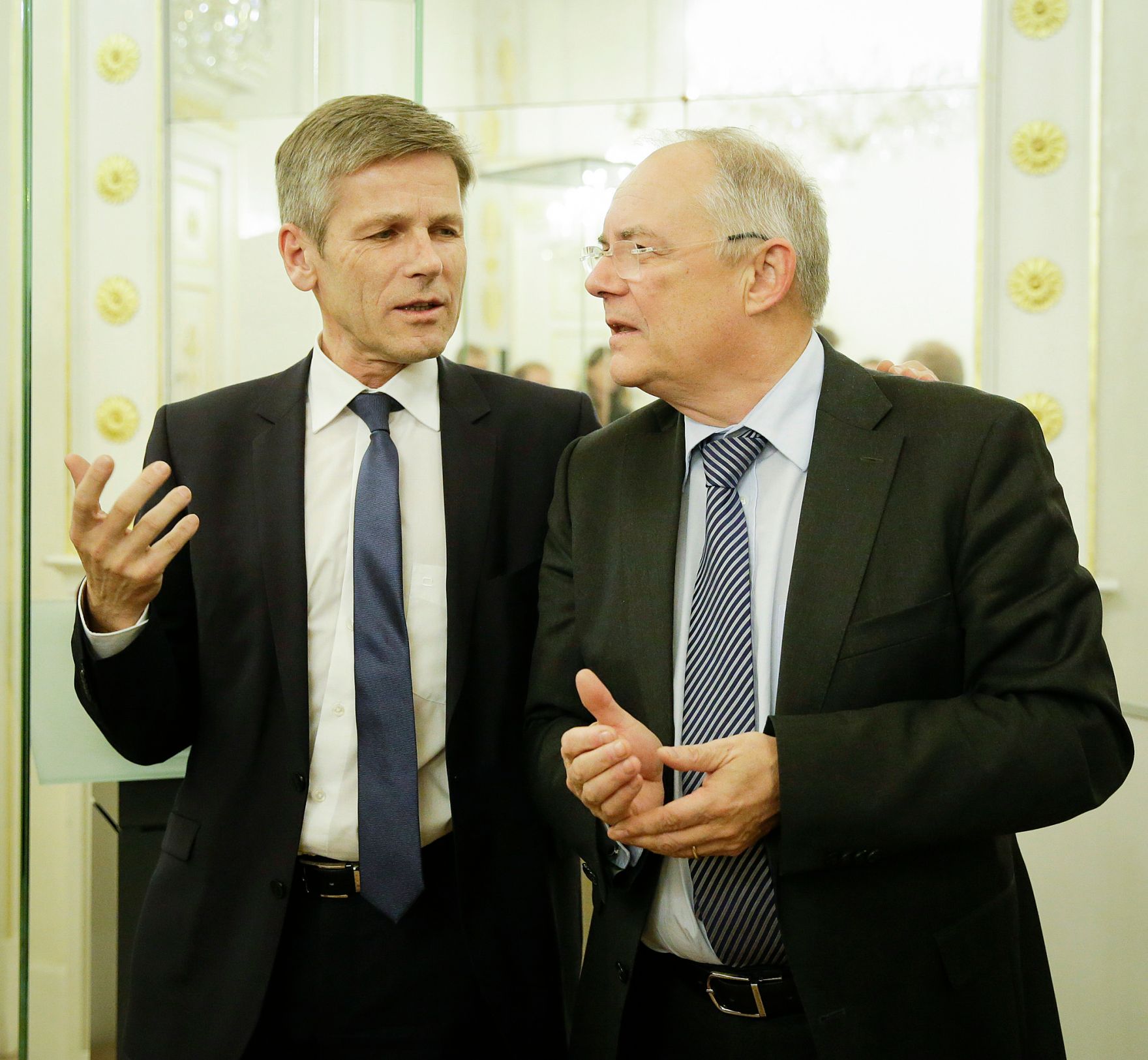 Am 3. November 2015 fand die Abschlussveranstaltung zur Ausstellung &quot;Idee Europa&quot; im Bundeskanzleramt statt. Im Bild Kunst- und Kulturminister Josef Ostermayer (l.) mit Sektionschef Manfred Matzka (r.).