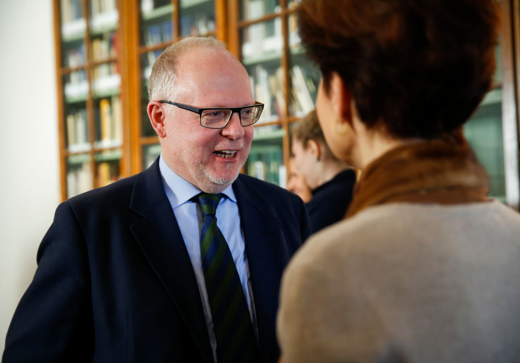 Am 11. Dezember 2015 fand, in Kooperation mit der &Ouml;sterreichischen Verwaltungswissenschaftlichen Gesellschaft (&Ouml;VG), im Ahnensaal des Bundesdenkmalamtes eine Verwaltungswissenschaftliche Matin&eacute;e aus Anlass des bevorstehenden Ruhestandes von Sektionschef Dr. Manfred Matzka, Pr&auml;sident der &Ouml;VG, als Pr&auml;sidialchef des Bundeskanzleramtes statt. Im Bild Prof. Meinrad Handstanger, Hofrat des VwGH.