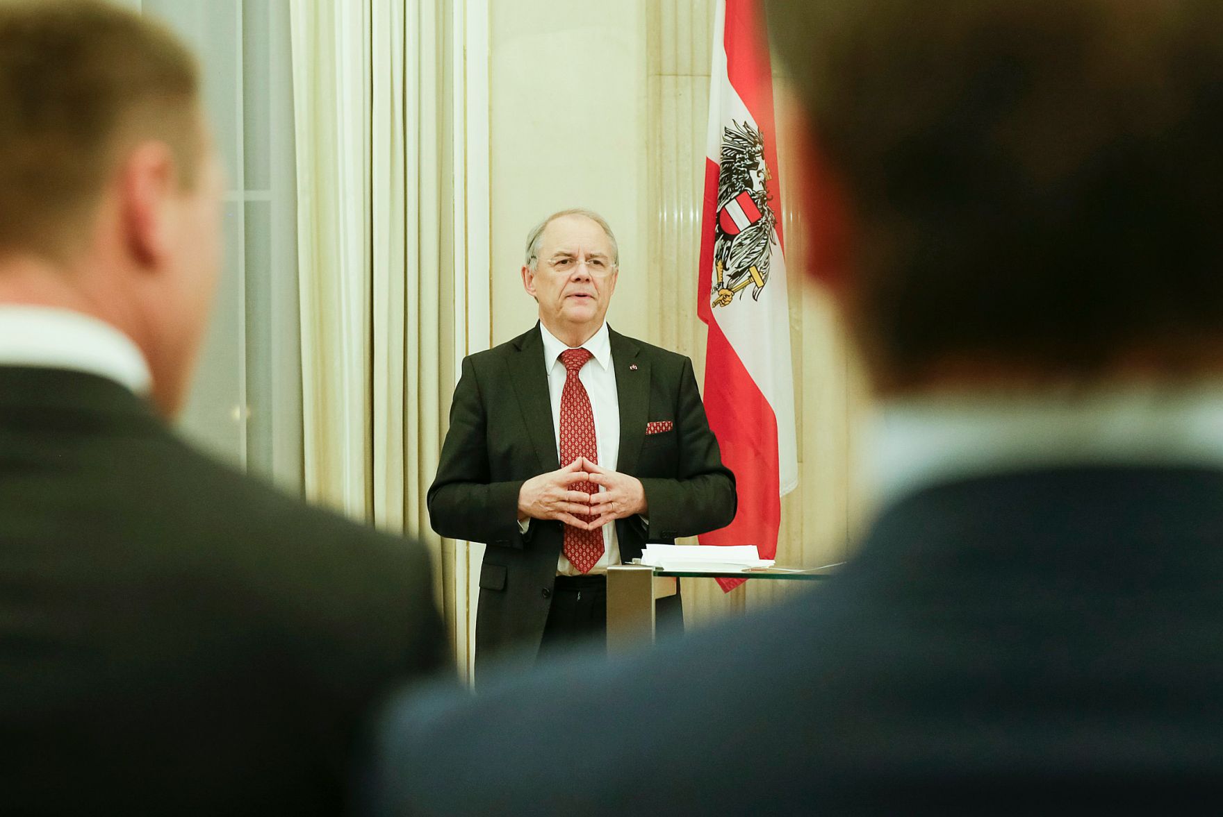 Am 18. Dezember 2015 bestellte der Bundeskanzler Vertreterinnen und Vertreter der Wirtschaft zu Mitgliedern der bei der Bundesanstalt &quot;Statistik &Ouml;sterreich&quot; eingerichteten Wirtschaftskurie. Damit haben sie das Recht, die Bezeichnung &quot;Kommerzialrat f&uuml;r die Statistik&quot; zu f&uuml;hren. Im Bild Sektionschef Manfred Matzka.