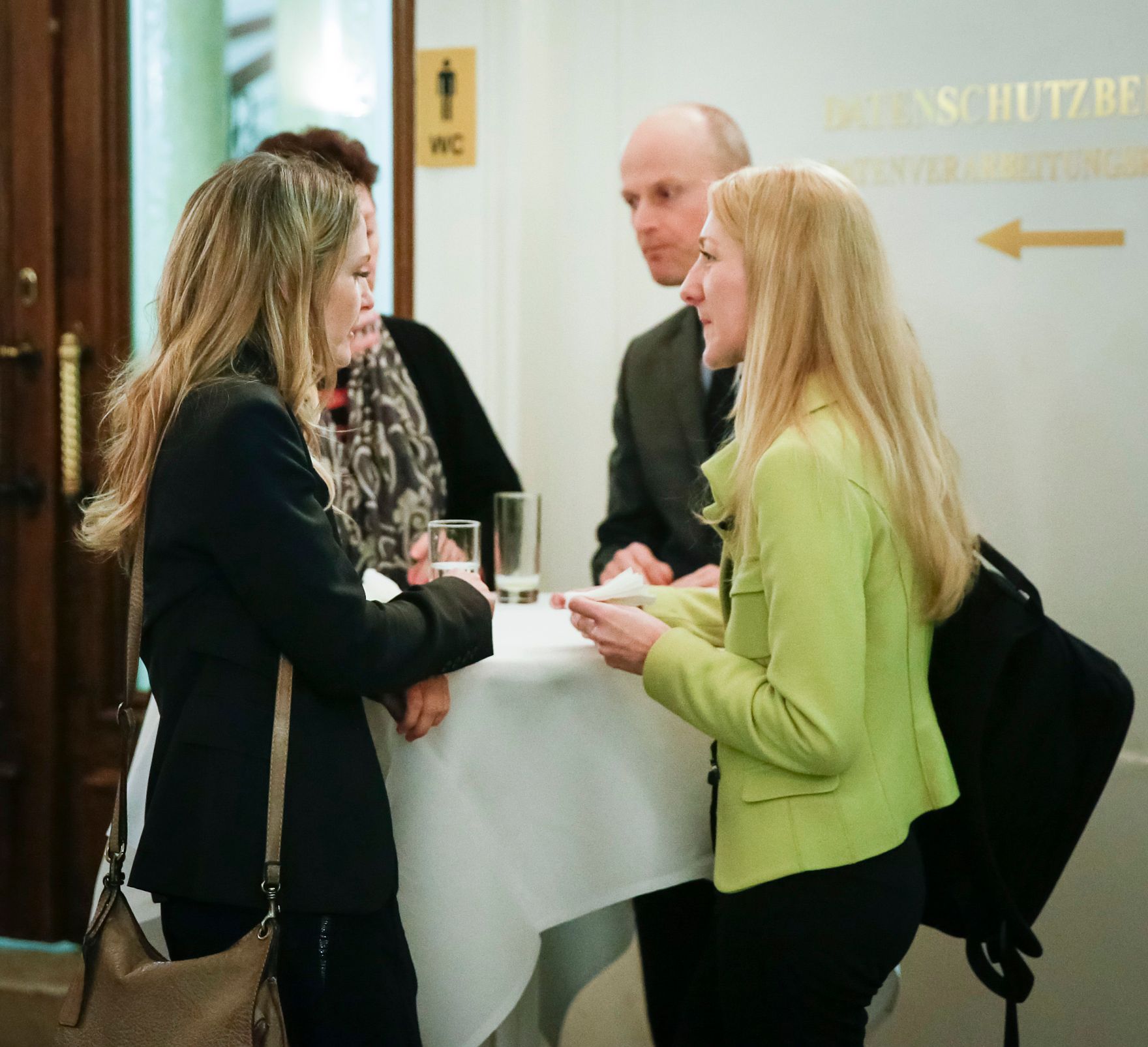 Am 7. M&auml;rz 2016 fand in Kooperation mit dem Dachverband der Verwaltungsrichter eine Vortrags- und Diskussionsveranstaltung mit Dr. Viktor Kreuschitz, Richter am Gericht des Gerichtshofes der Europ&auml;ischen Union, im Kassensaal des Amtsgeb&auml;udes Hohenstaufengasse 3, statt. Im Gespr&auml;ch: Richter des BVwG, u.a. Dr. Eva Souhrada-Kirchmayer.